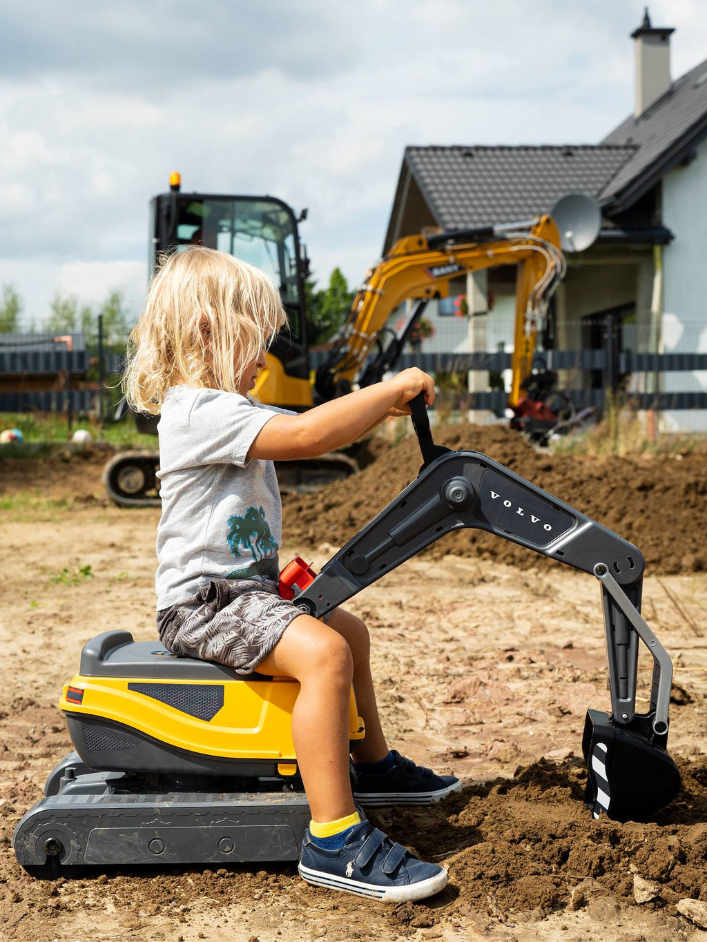 Pelleteuse super builder entièrement articulée avec assise ouvrante jaune et anthracite - volvo