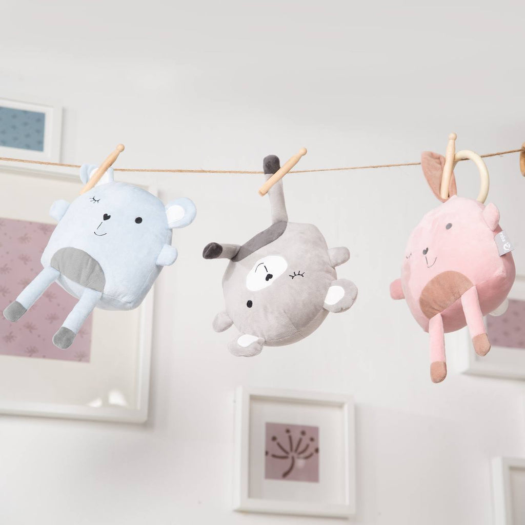 Peluche à suspendre pour arche d'éveil ou poussette rose pastel / lapin