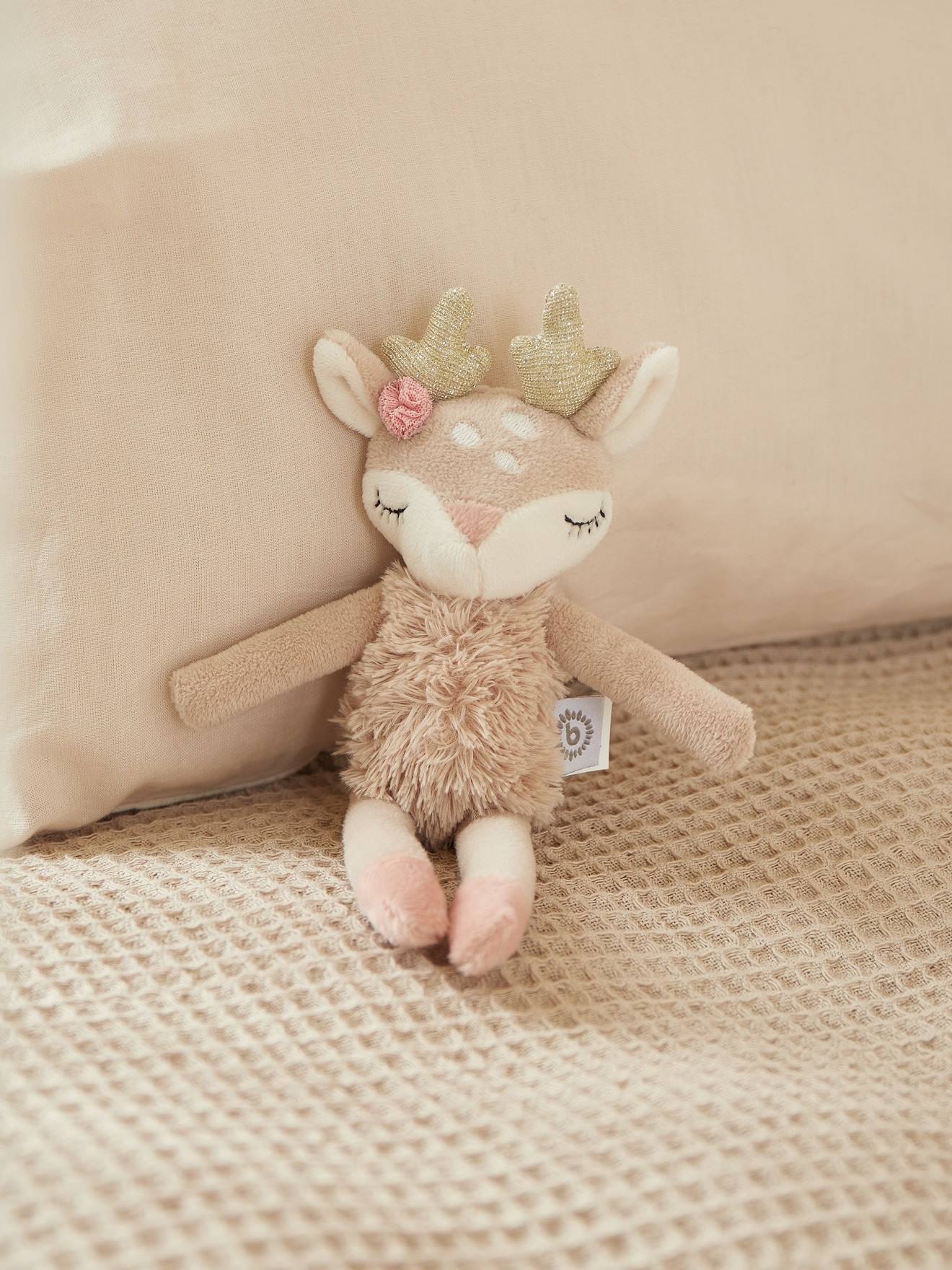 Peluche bébé faon ella chevreuil avec hochet faon ella