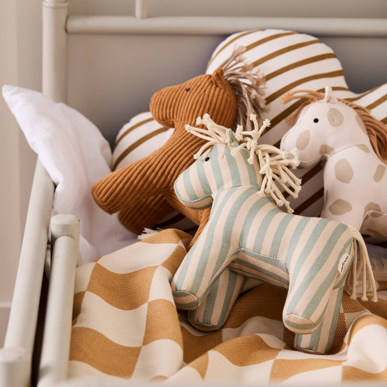 Peluche cheval aiden dotty (28 cm) marron