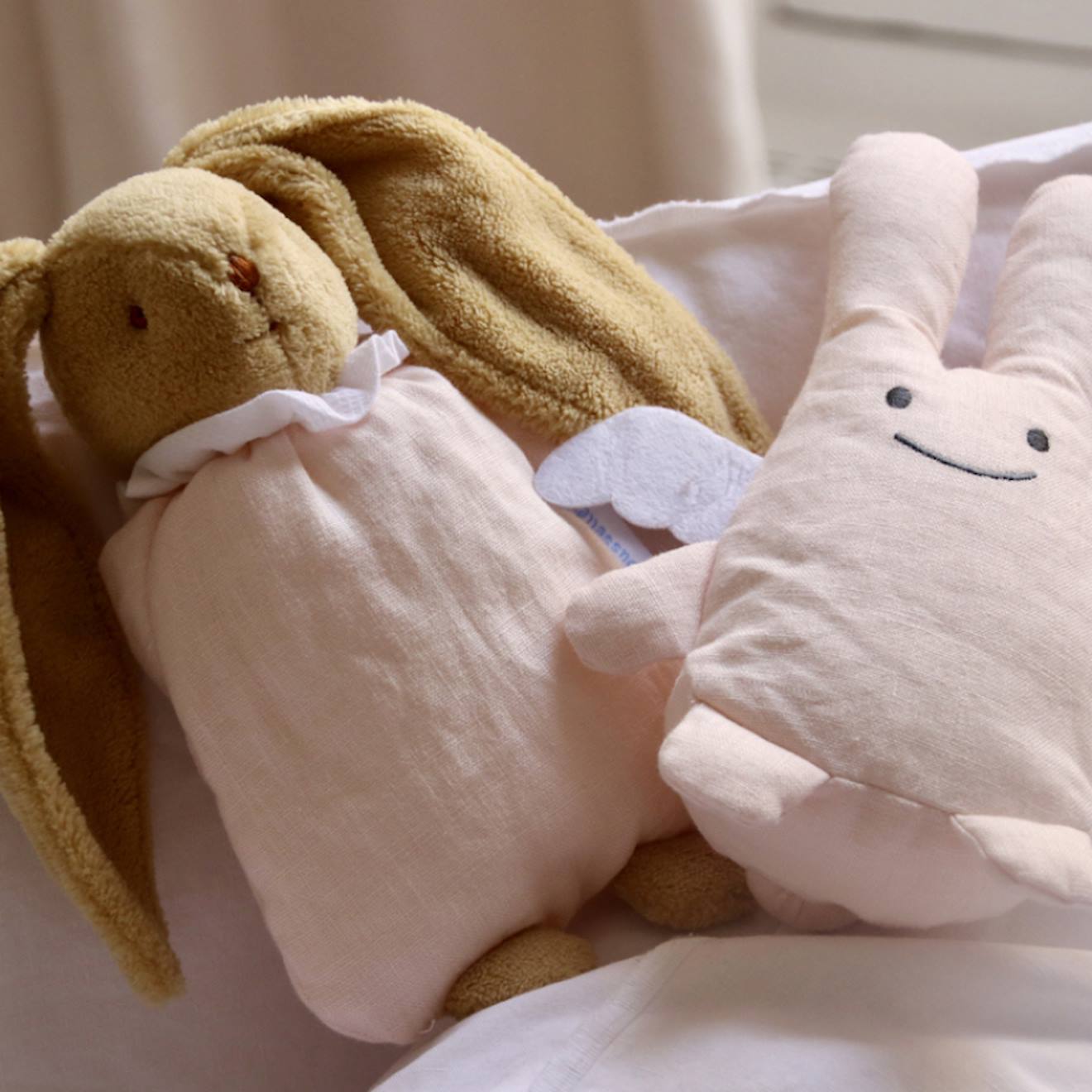 Peluche hochet lapin nid d'ange marinière (20 cm) rose poudré