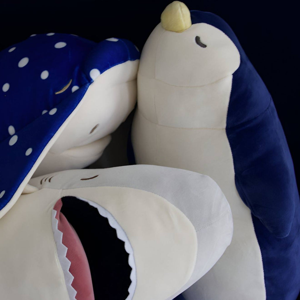 Peluche pingouin eskimo (47 cm) bleu, blanc, jaune