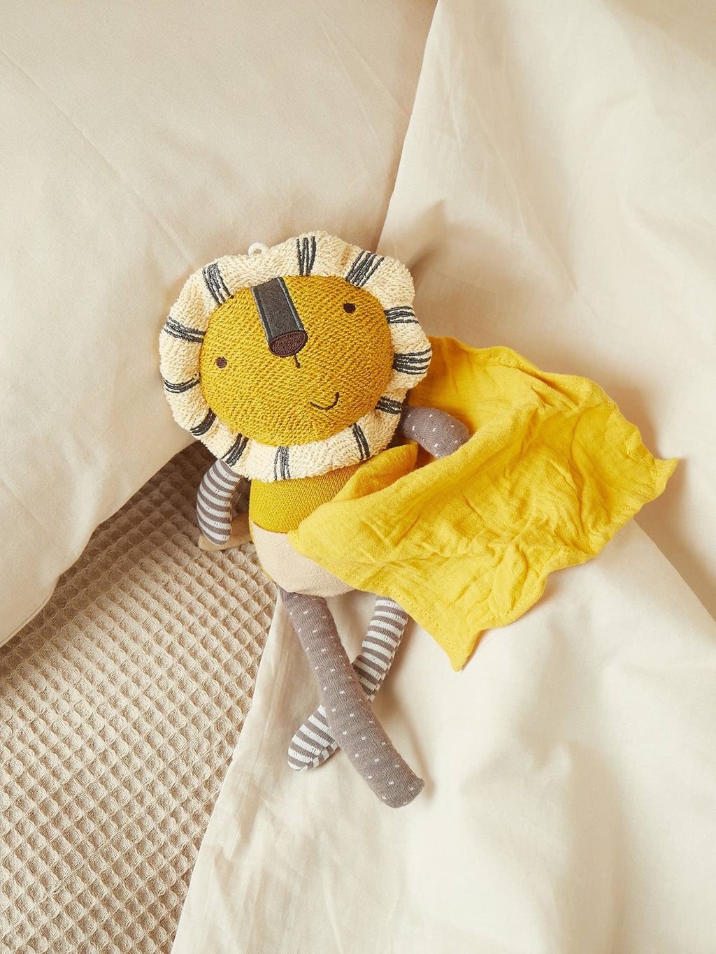 Peluche souris avec doudou, crocheté - 33 cm lion