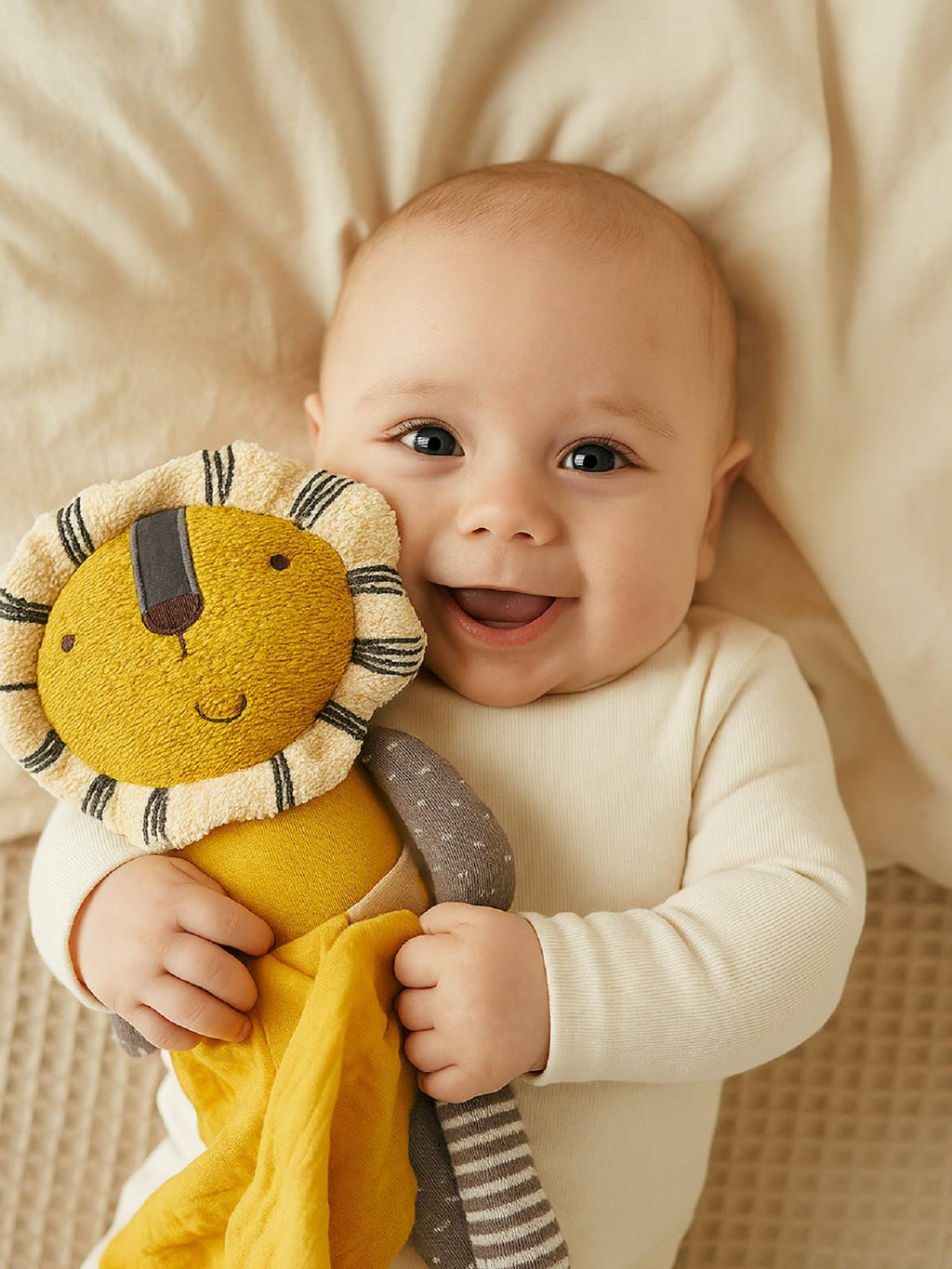 Peluche souris avec doudou, crocheté - 33 cm lion