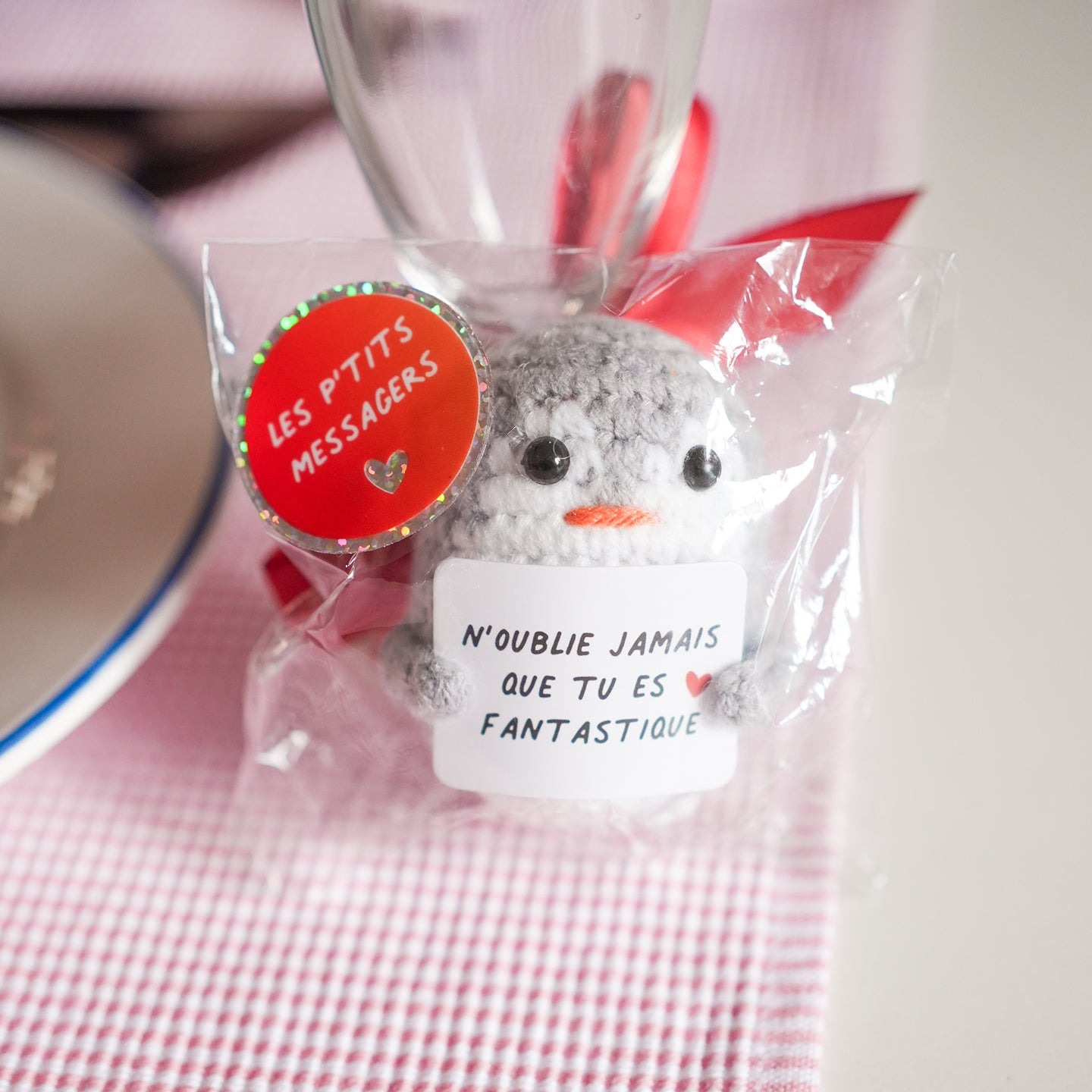 Peluche pingouin crochet au sourire charmant à offrir