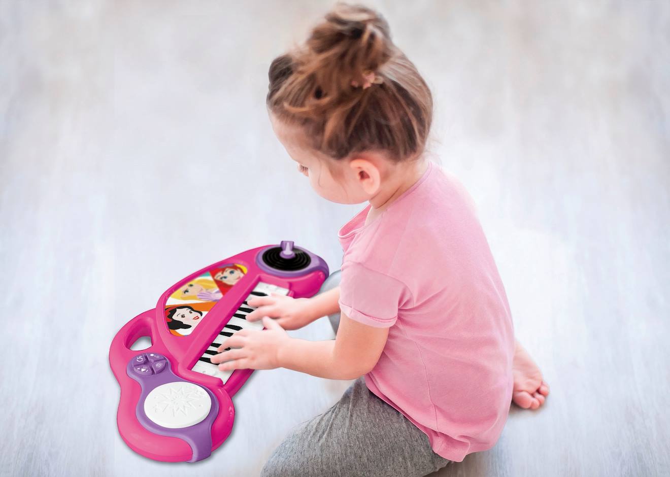 Piano électronique Disney princesse avec effets lumineux et microphone rose