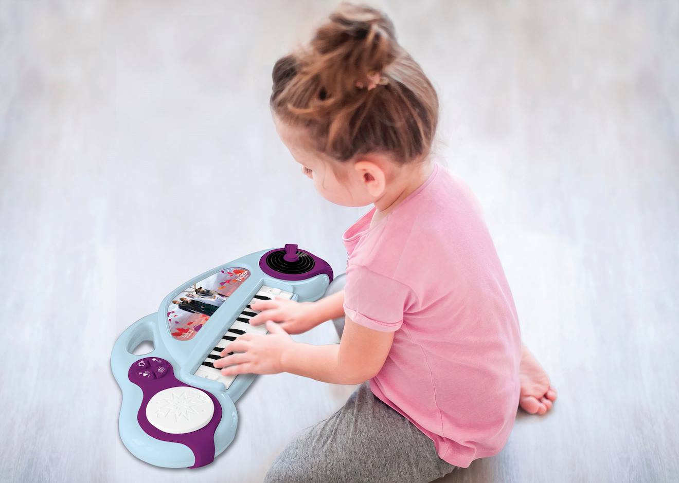 Piano électronique La Reine des Neiges avec effets lumineux et microphone bleu