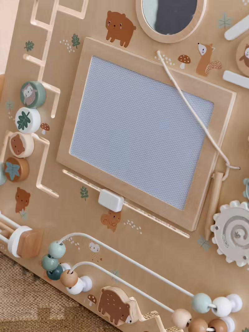 Planche d’activités en bois – Un jouet d’éveil complet et durable