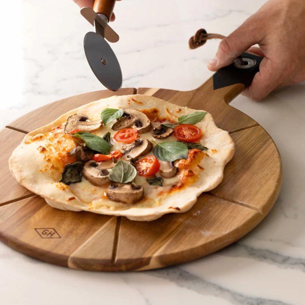 Planche et Roulette à Pizza en Acacia - Ustensiles de Cuisine Gentlemen's Hardware