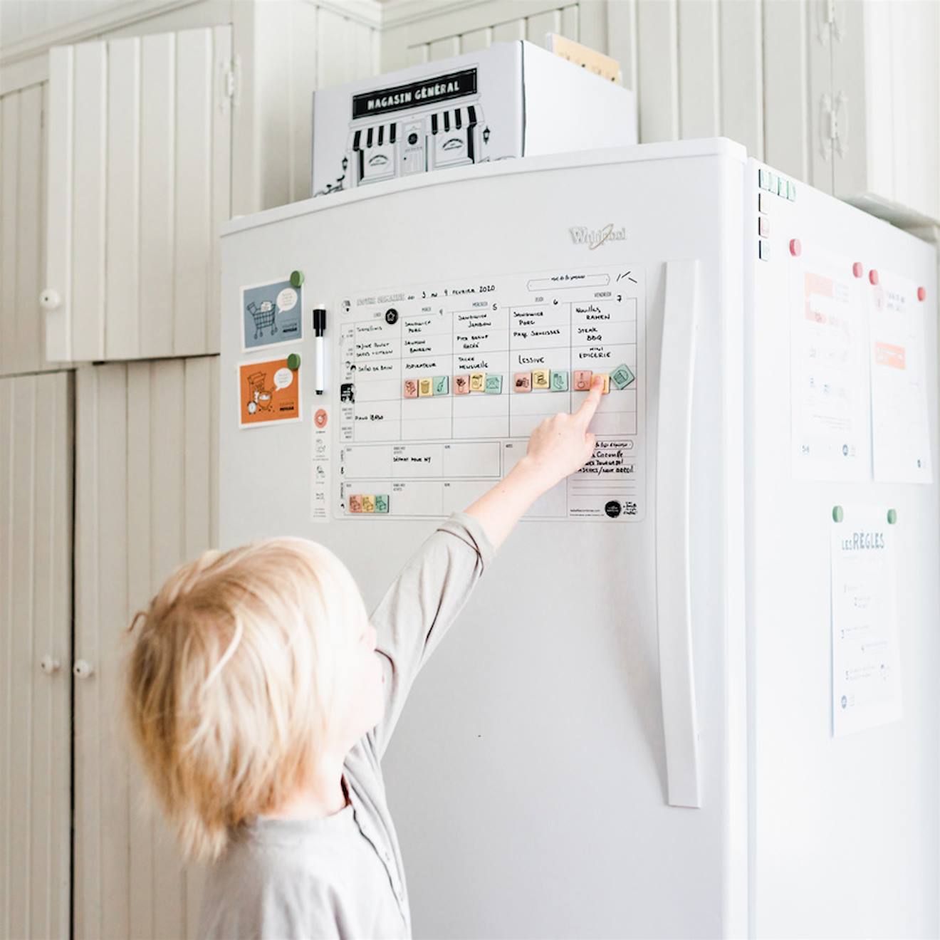 Planificateur magnétique familial - jouet éducatif pour enfants multi-coloured