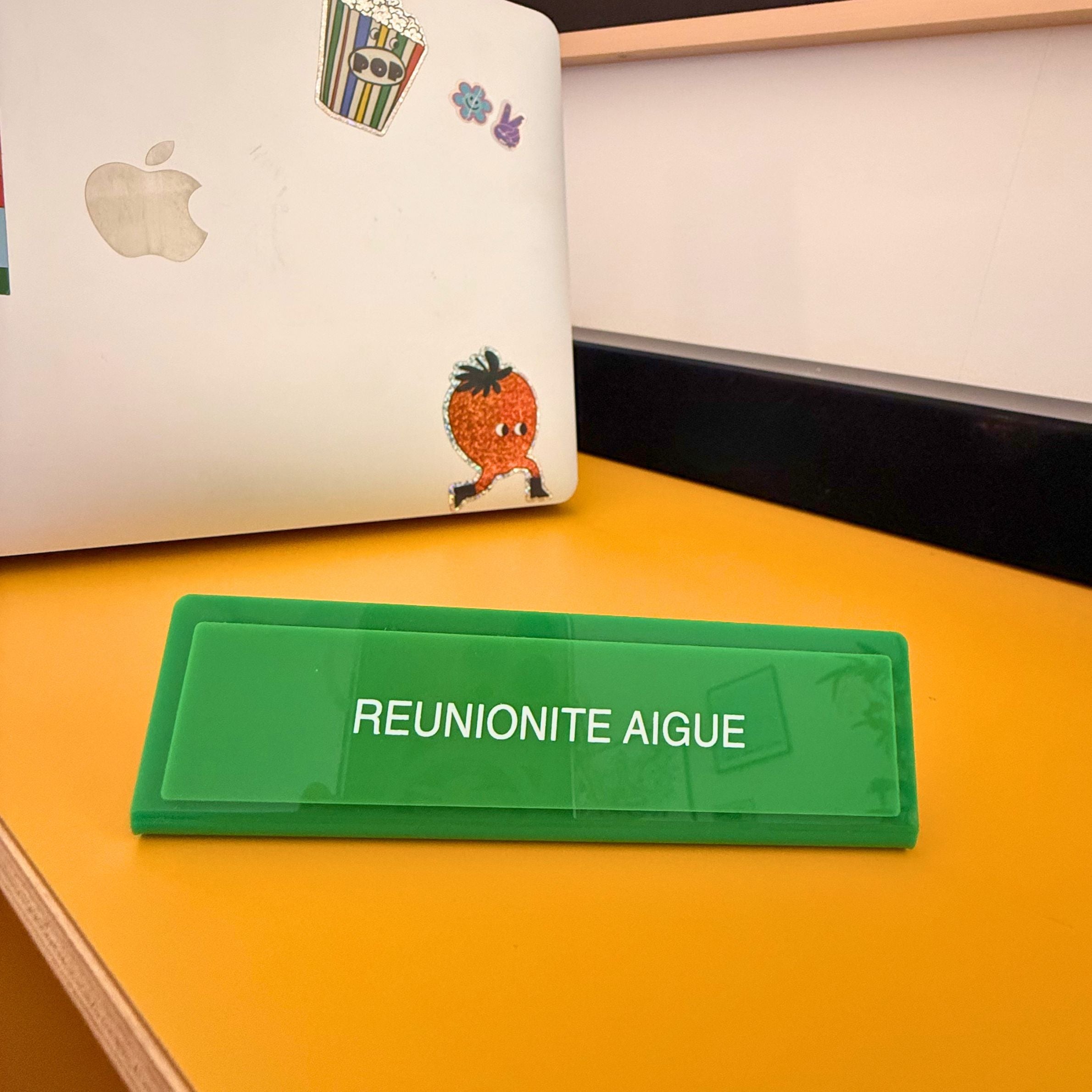 Plaque de bureau verte Réunionite aiguë