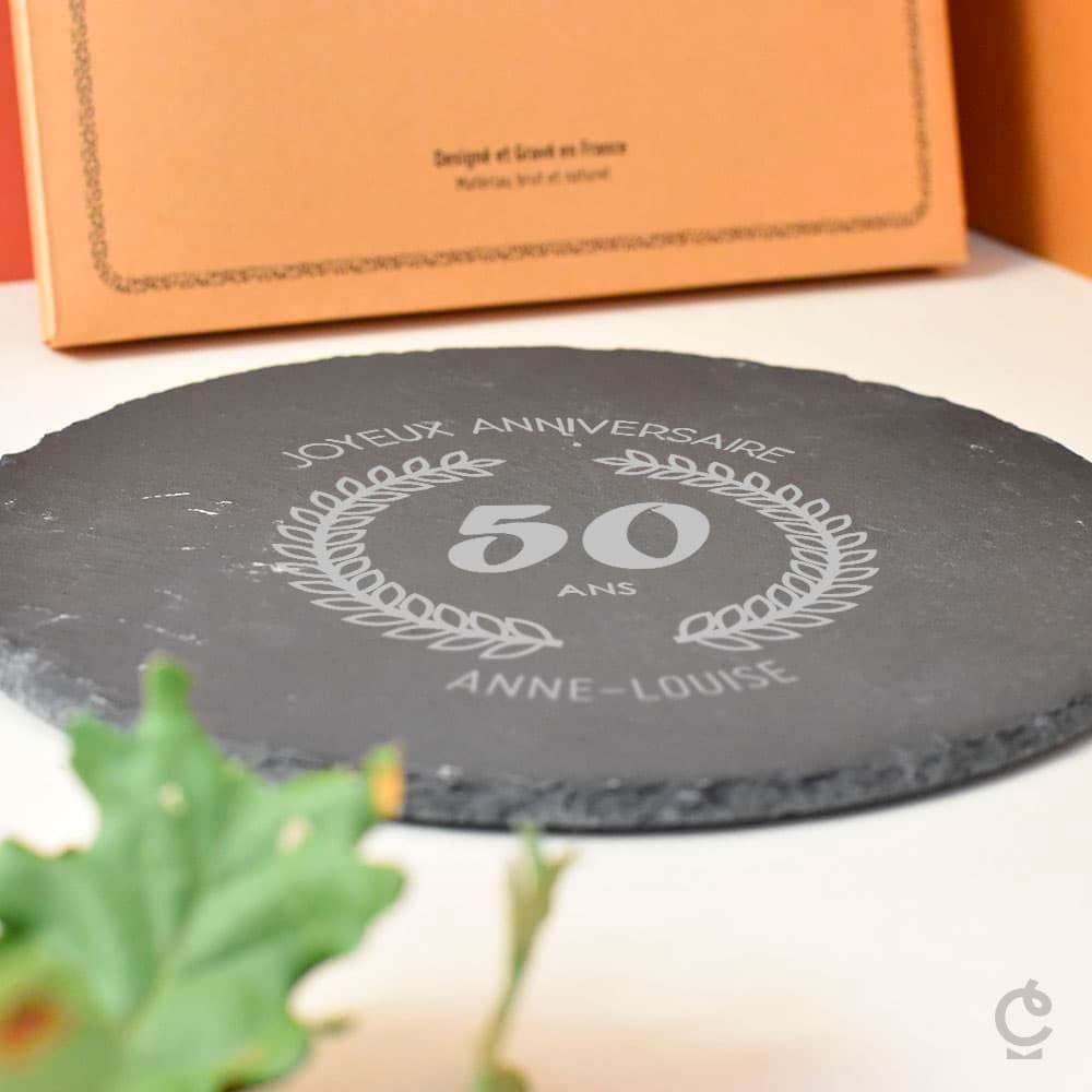 Plateau Ardoise Rond Anniversaire à Personnaliser - Plateau Personnalisé CadoMaestro
