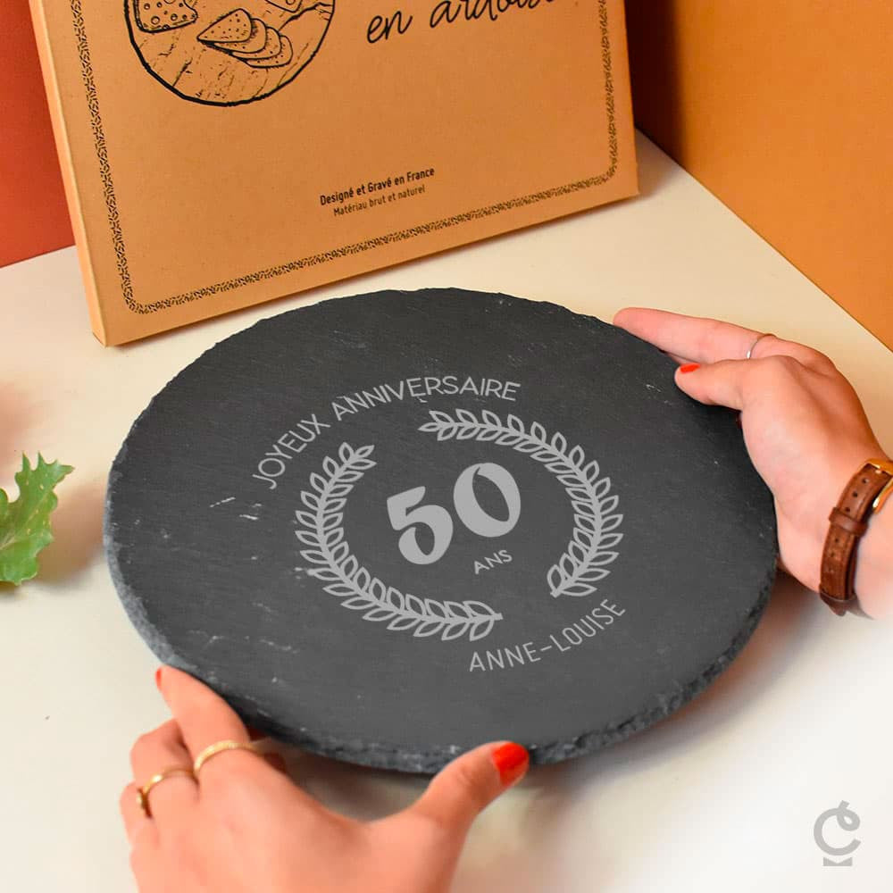 Plateau Ardoise Rond Anniversaire à Personnaliser - Plateau Personnalisé CadoMaestro