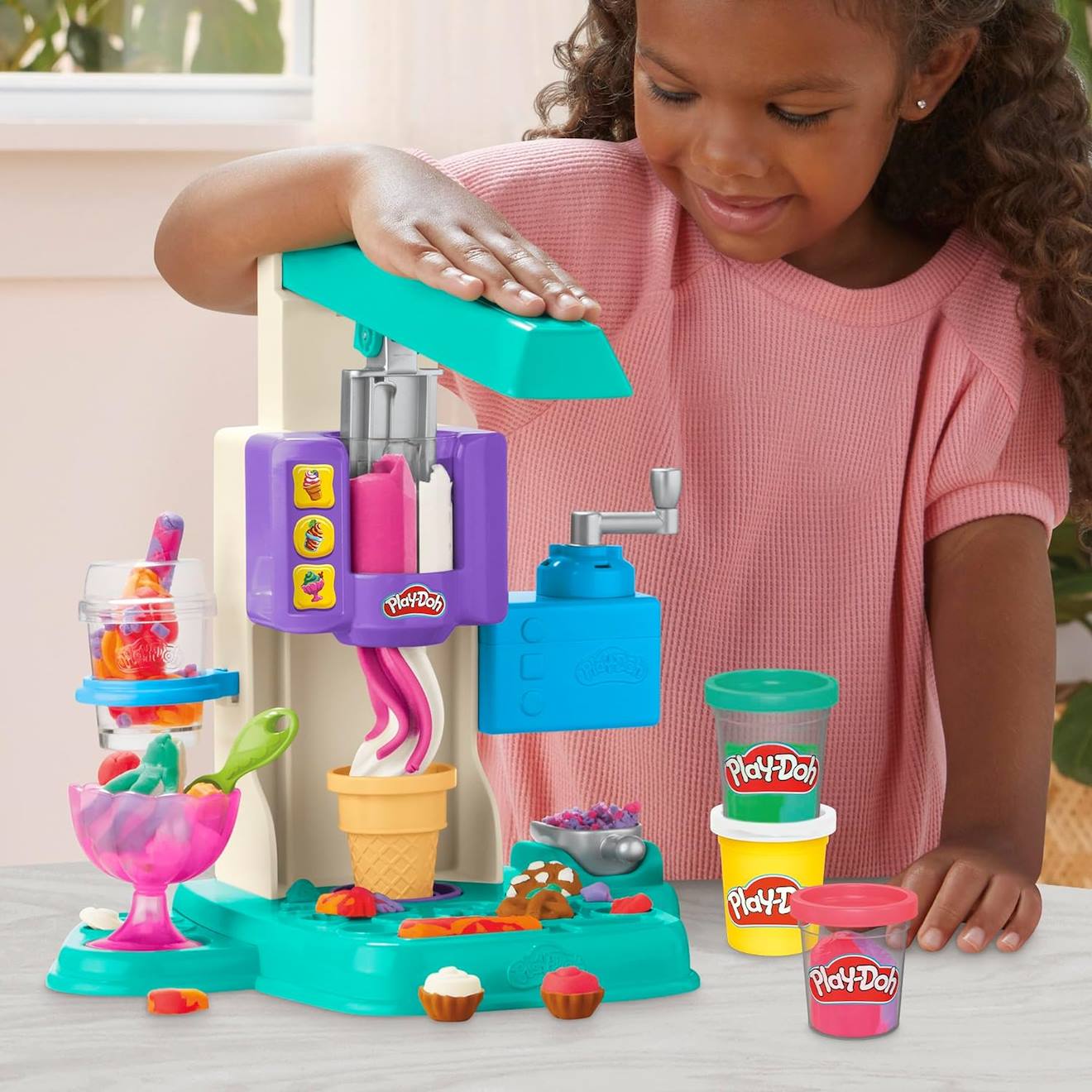 Play-Doh coffret mes glaces arc-en-ciel avec pâte à modeler multicolore