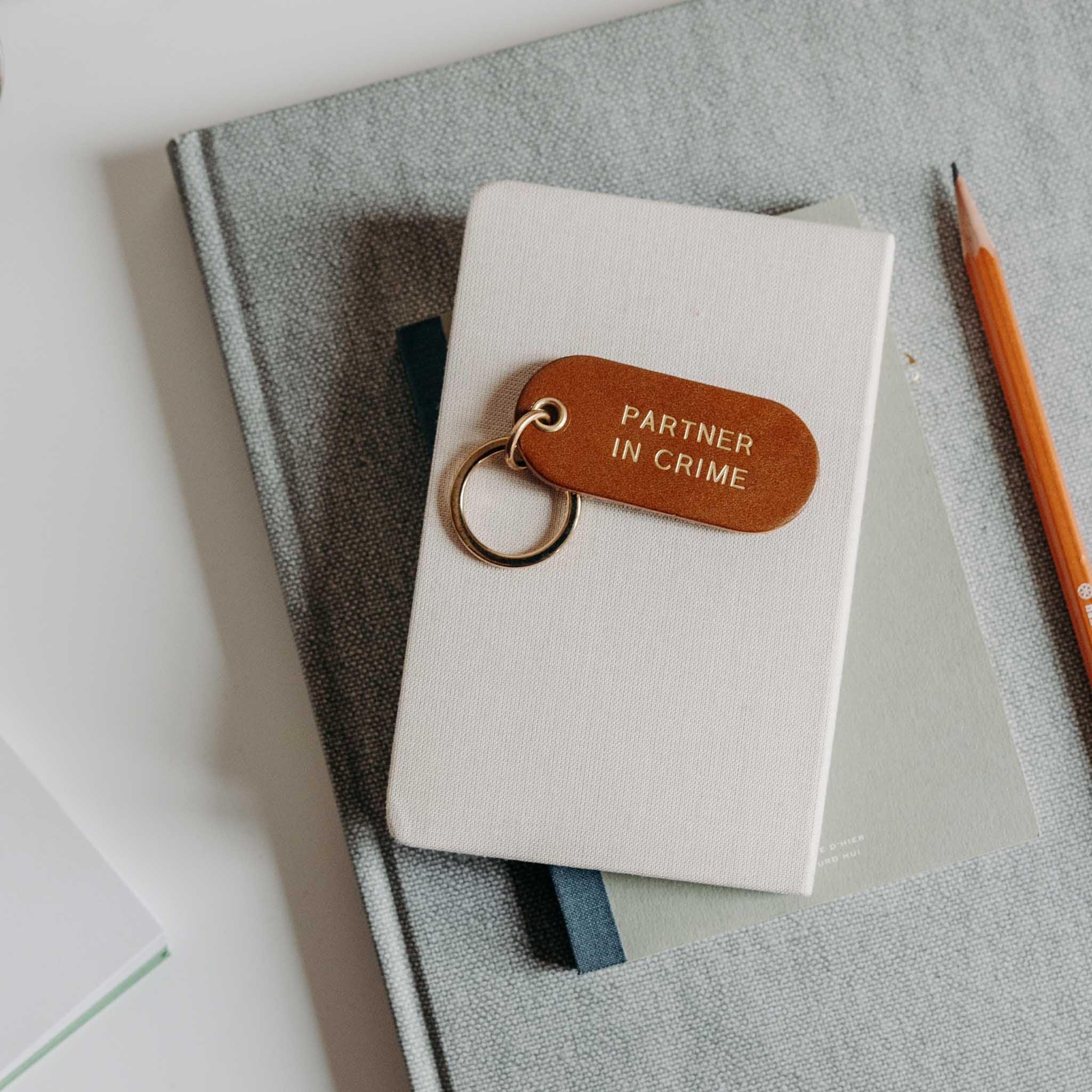 Porte-clé à message en cuir
