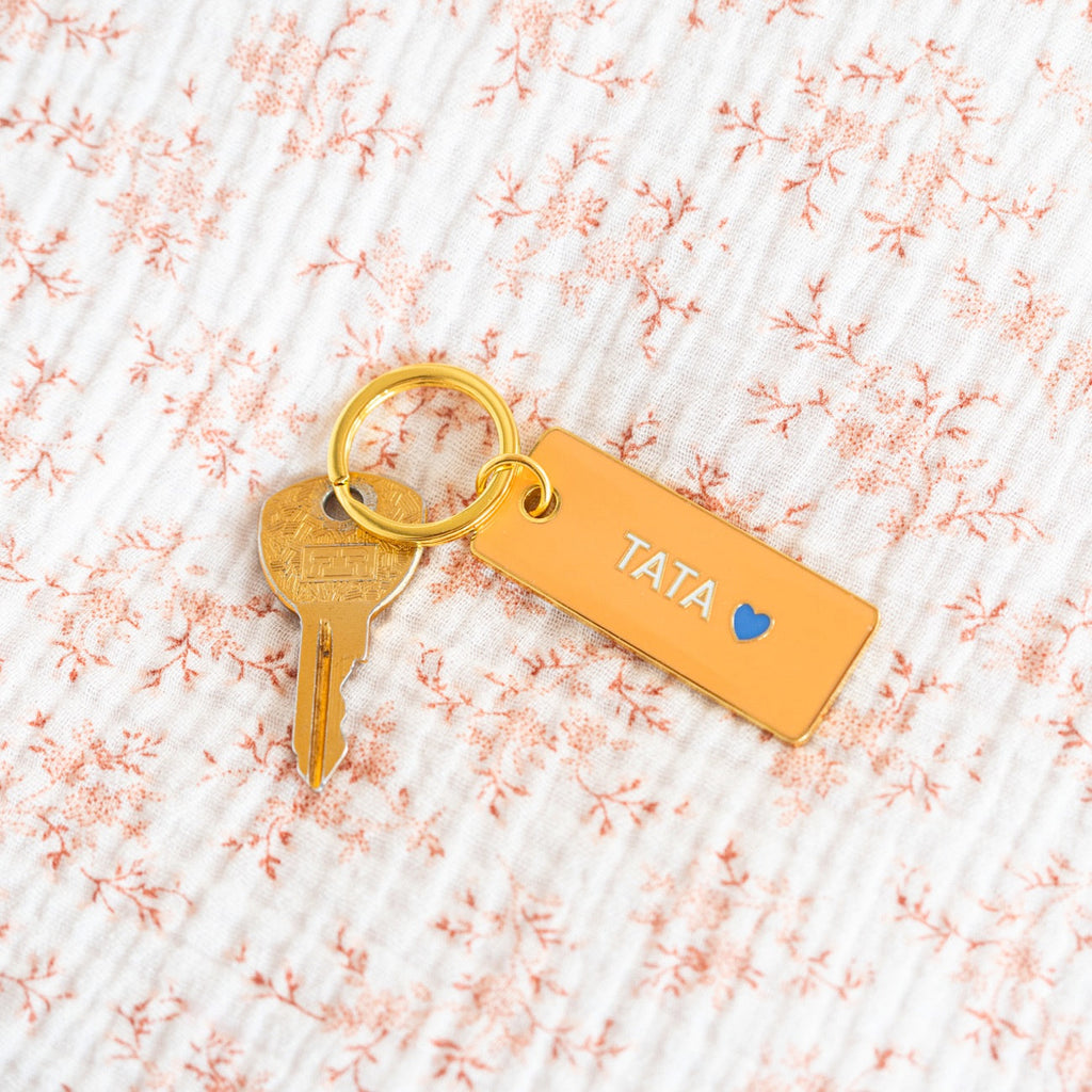 Porte-clé Tata Tatie design moderne sur fond clair