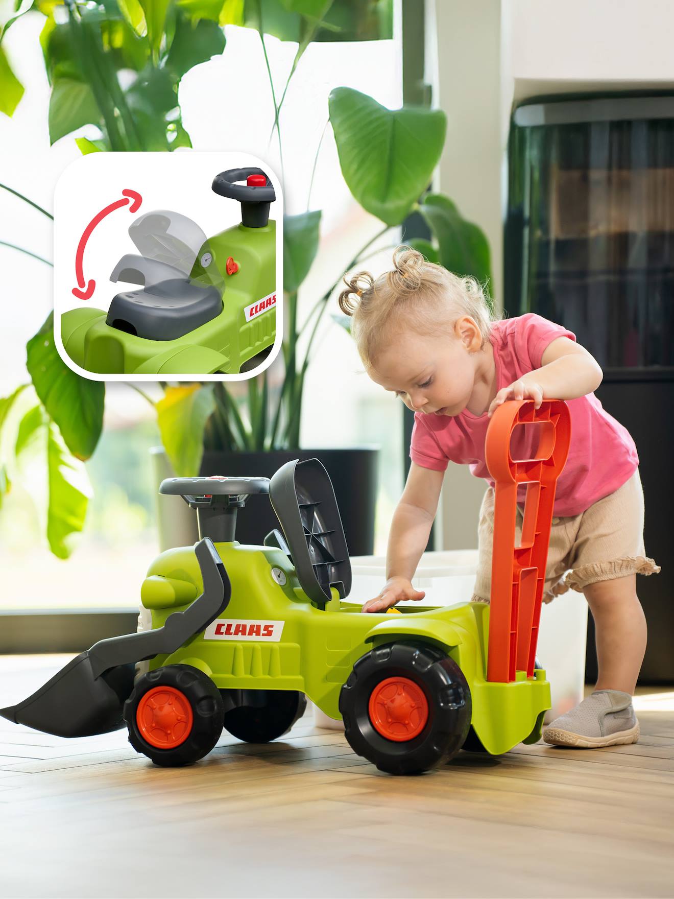 Porteur avec pelle frontale et canne de poussée vert