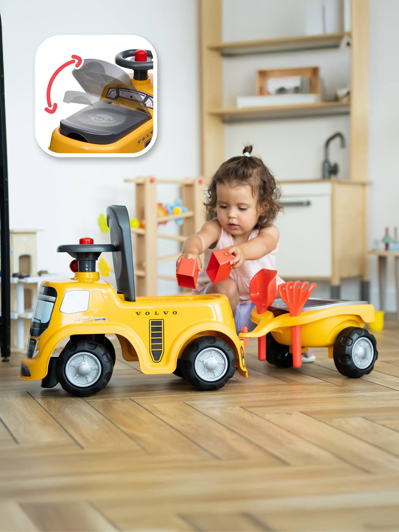 Porteur chantier avec assise ouvrante et volant directionnel avec klaxon, remorque et jeux de sable jaune volvo