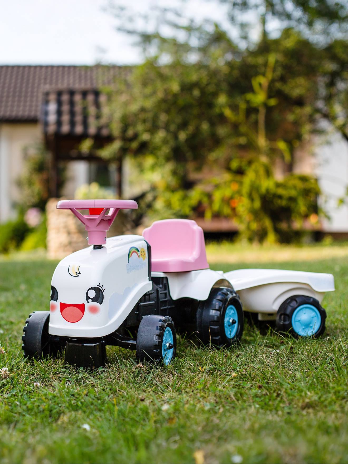 Porteur tracteur avec remorque blanc et rose