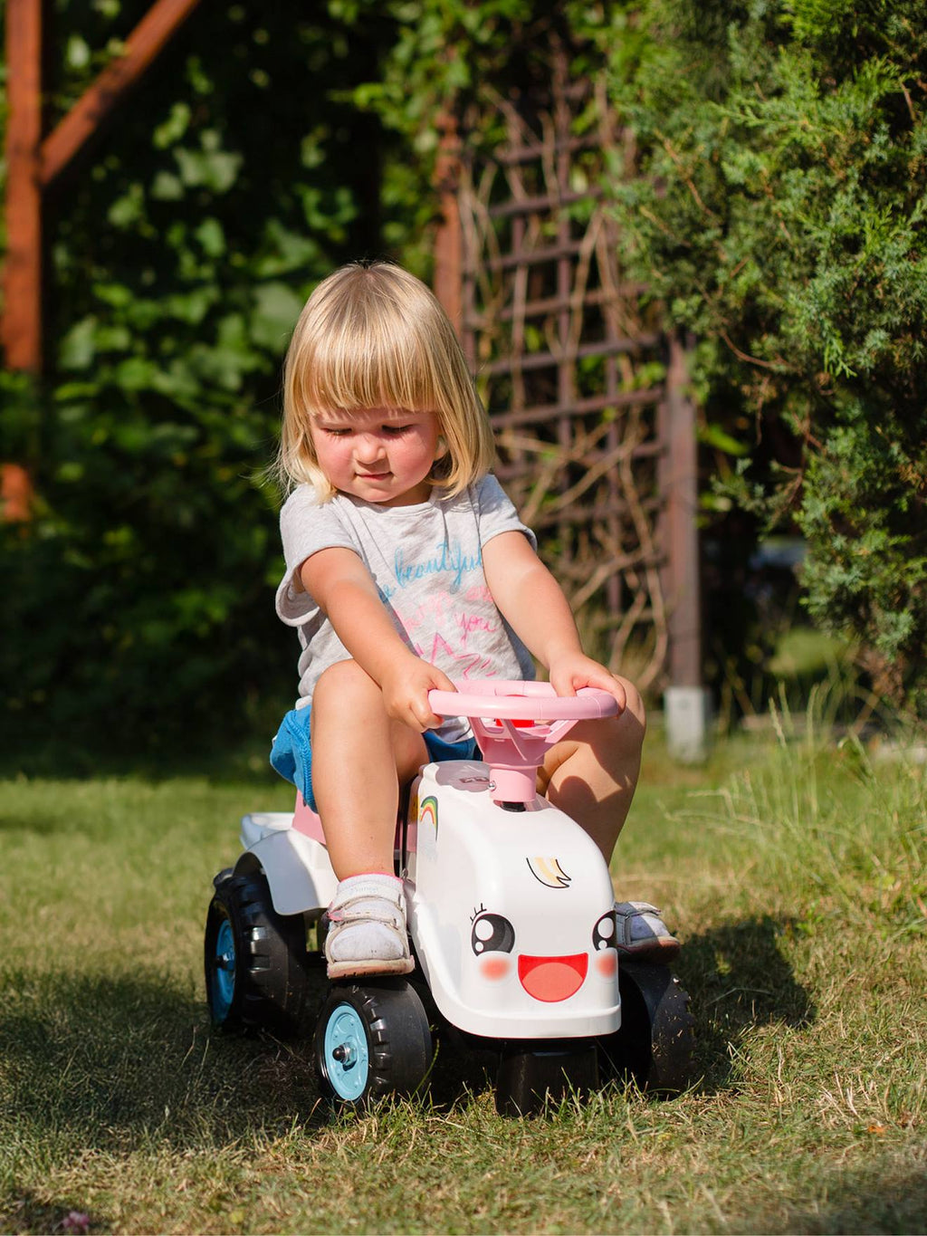 Porteur tracteur avec remorque blanc et rose