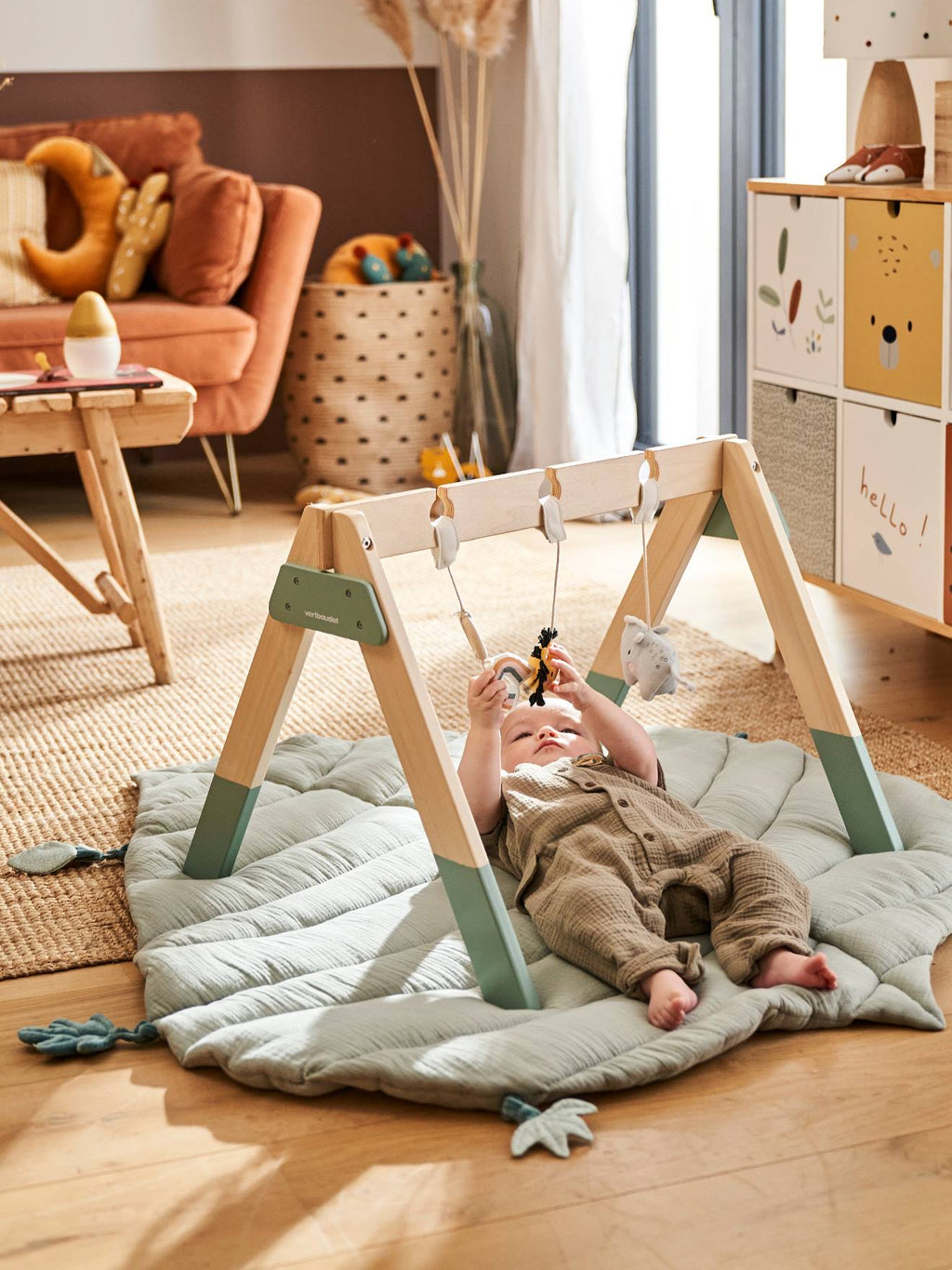 Portique d'éveil en bois FSC tanzanie