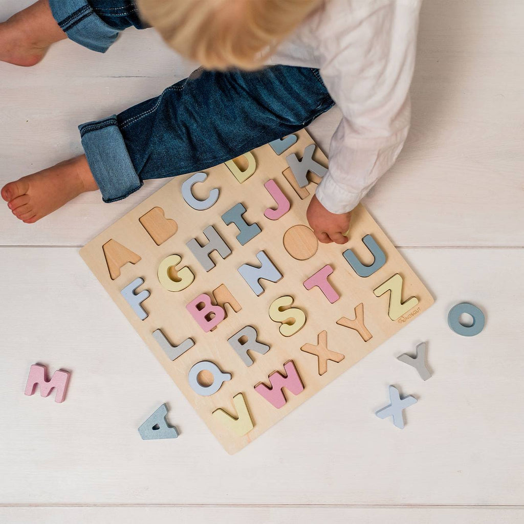 Puzzle alphabet caspar en bois rose pâle