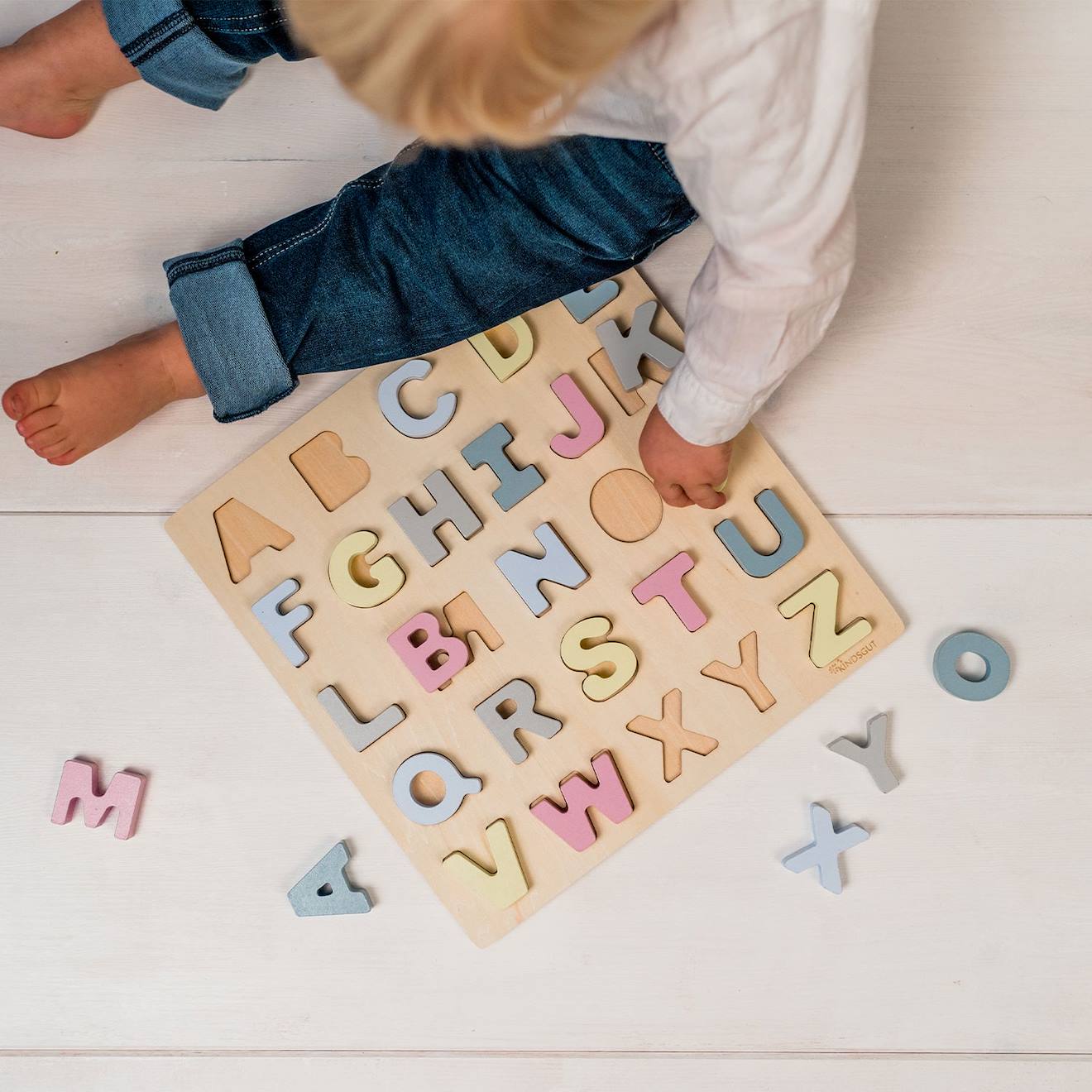 Puzzle alphabet caspar en bois rose pâle