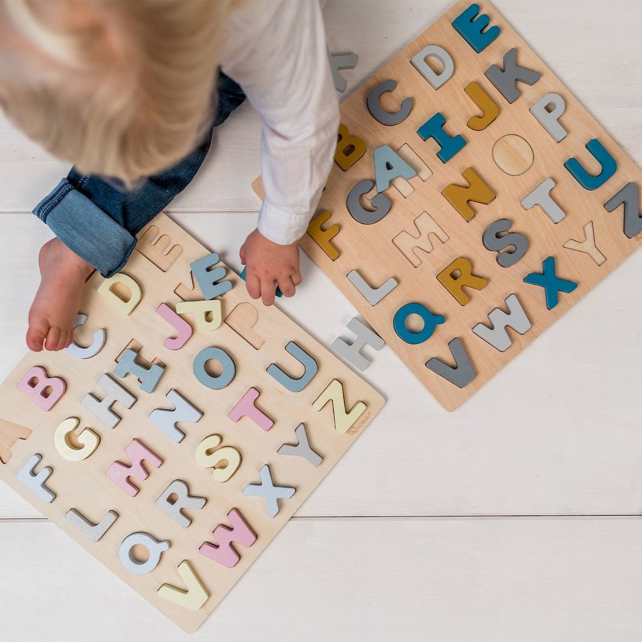 Puzzle alphabet caspar en bois moutarde