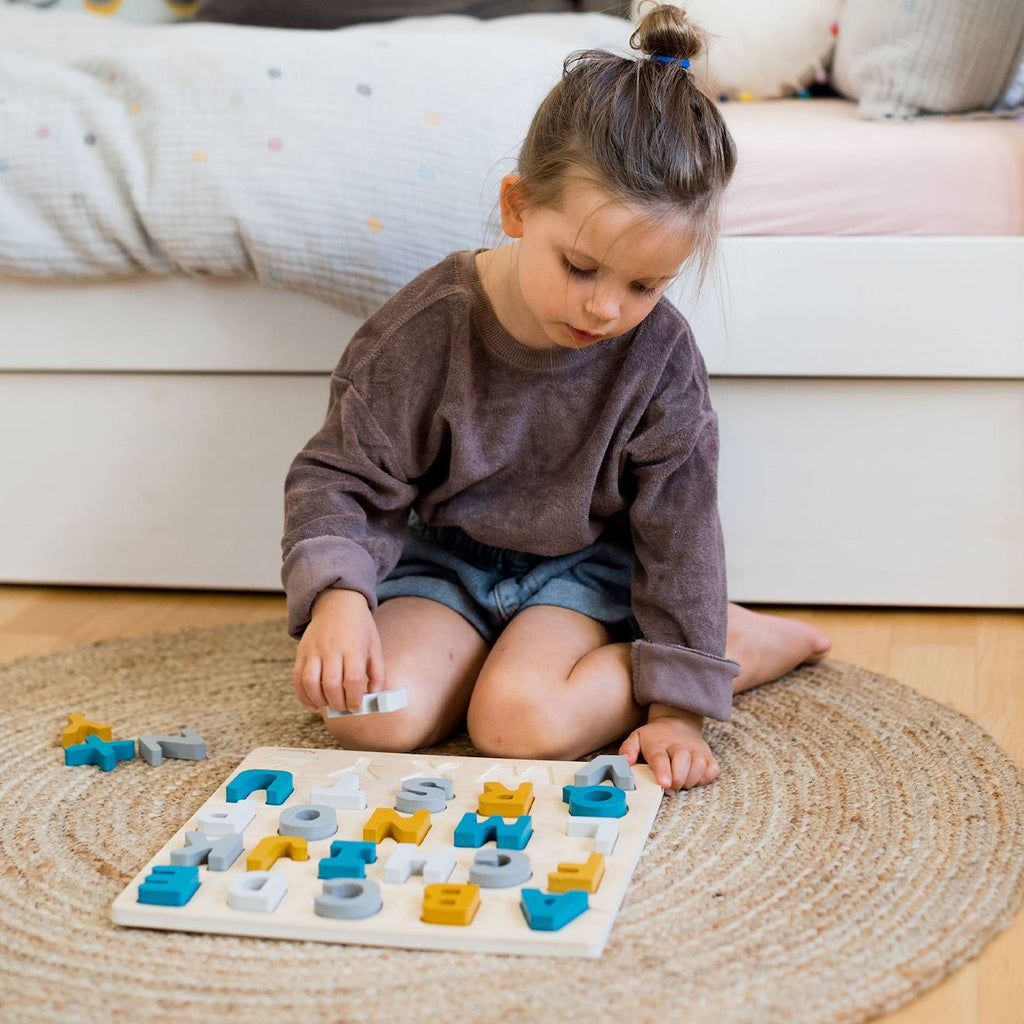 Puzzle alphabet caspar en bois moutarde