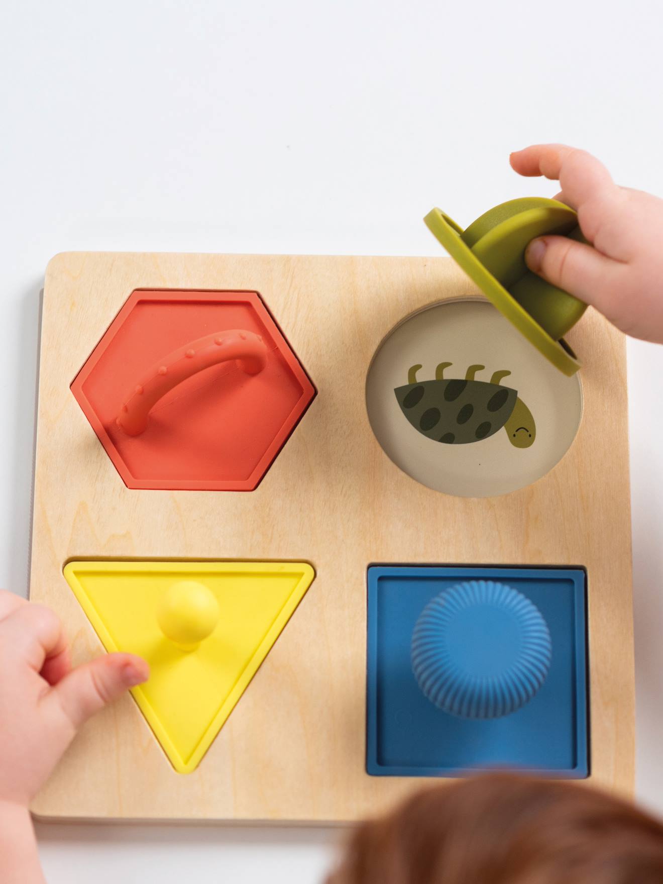 Puzzle encastrement des formes - taftoys multicolore