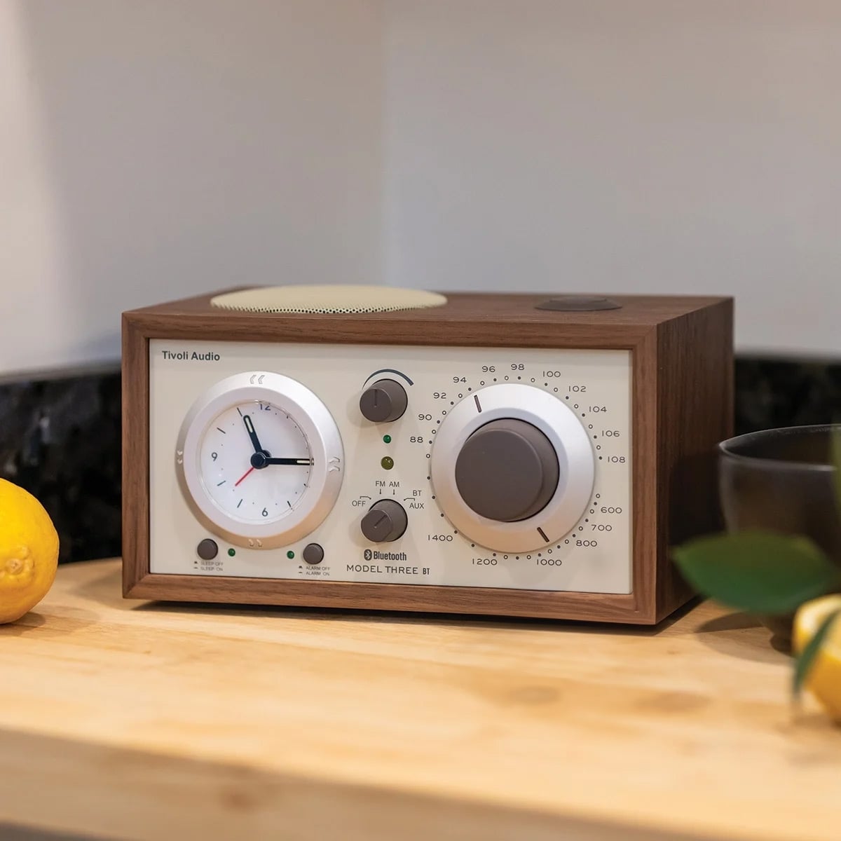 Radio-réveil Tivoli Audio Three BT en bois avec Bluetooth et radio FM