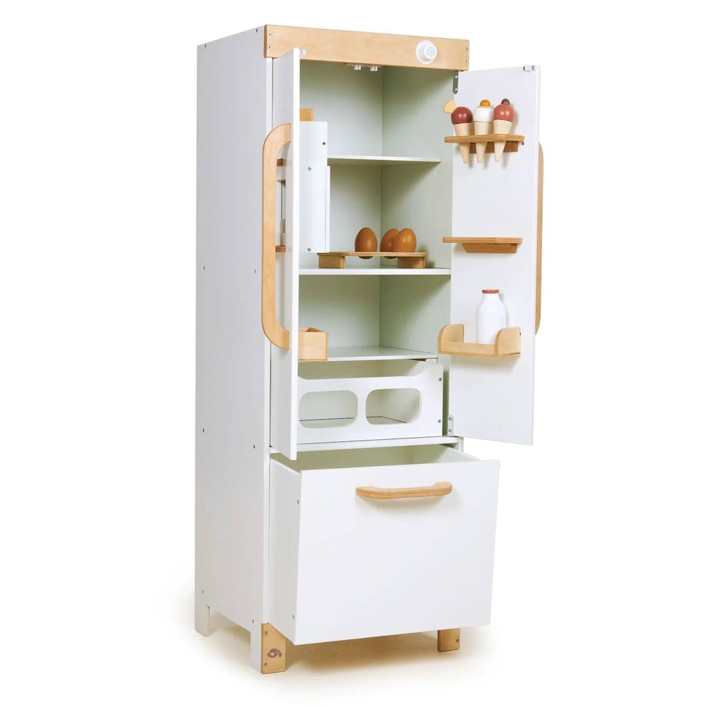 Réfrigérateur en bois blanc