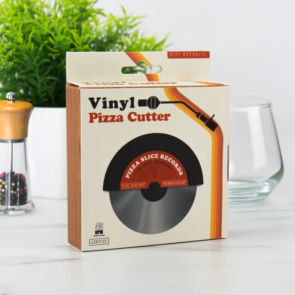 Coupe-pizza rétro en forme de vinyle vue de profil