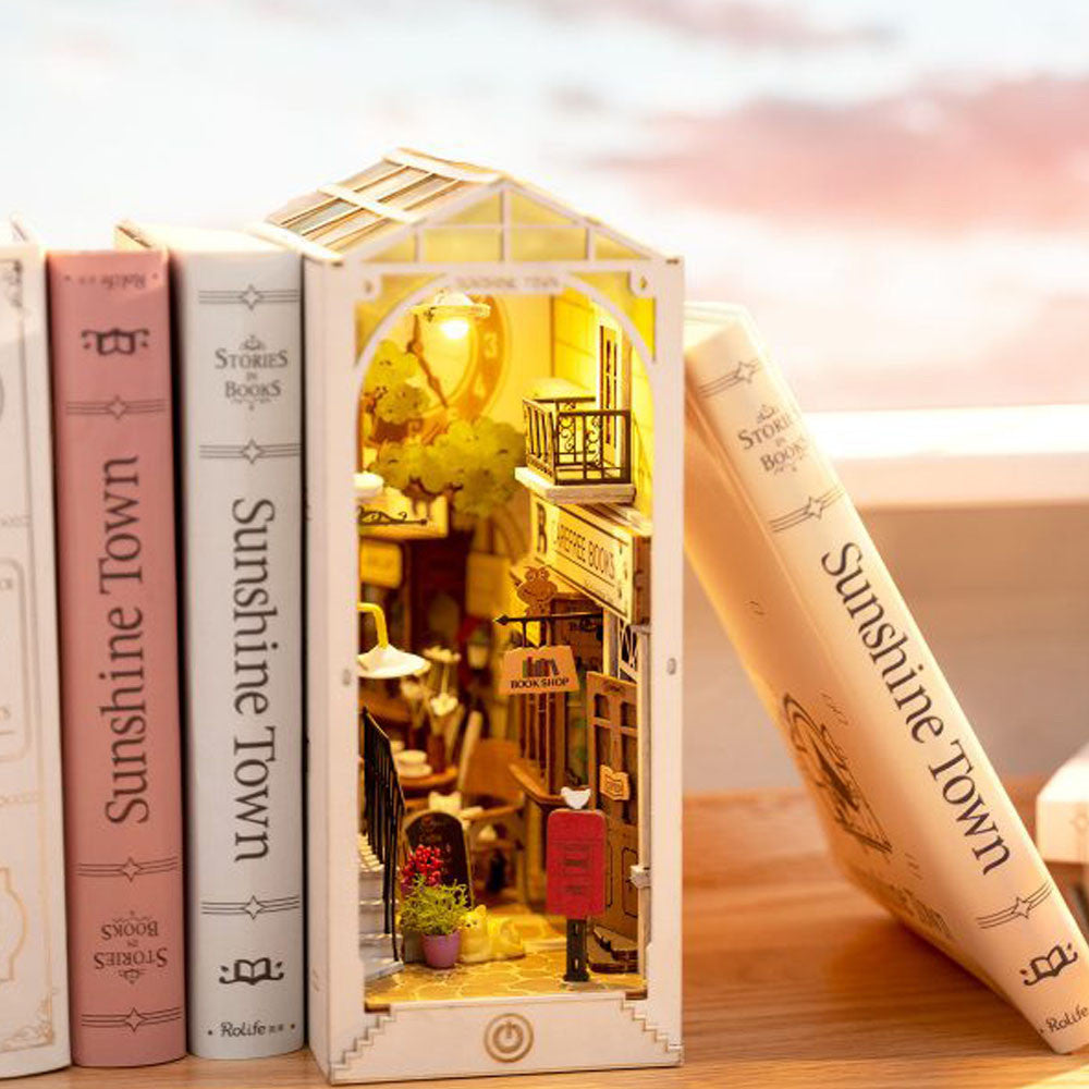 Serre-Livres Diorama Ville Ensoleillée à Construire - Objet Déco Original