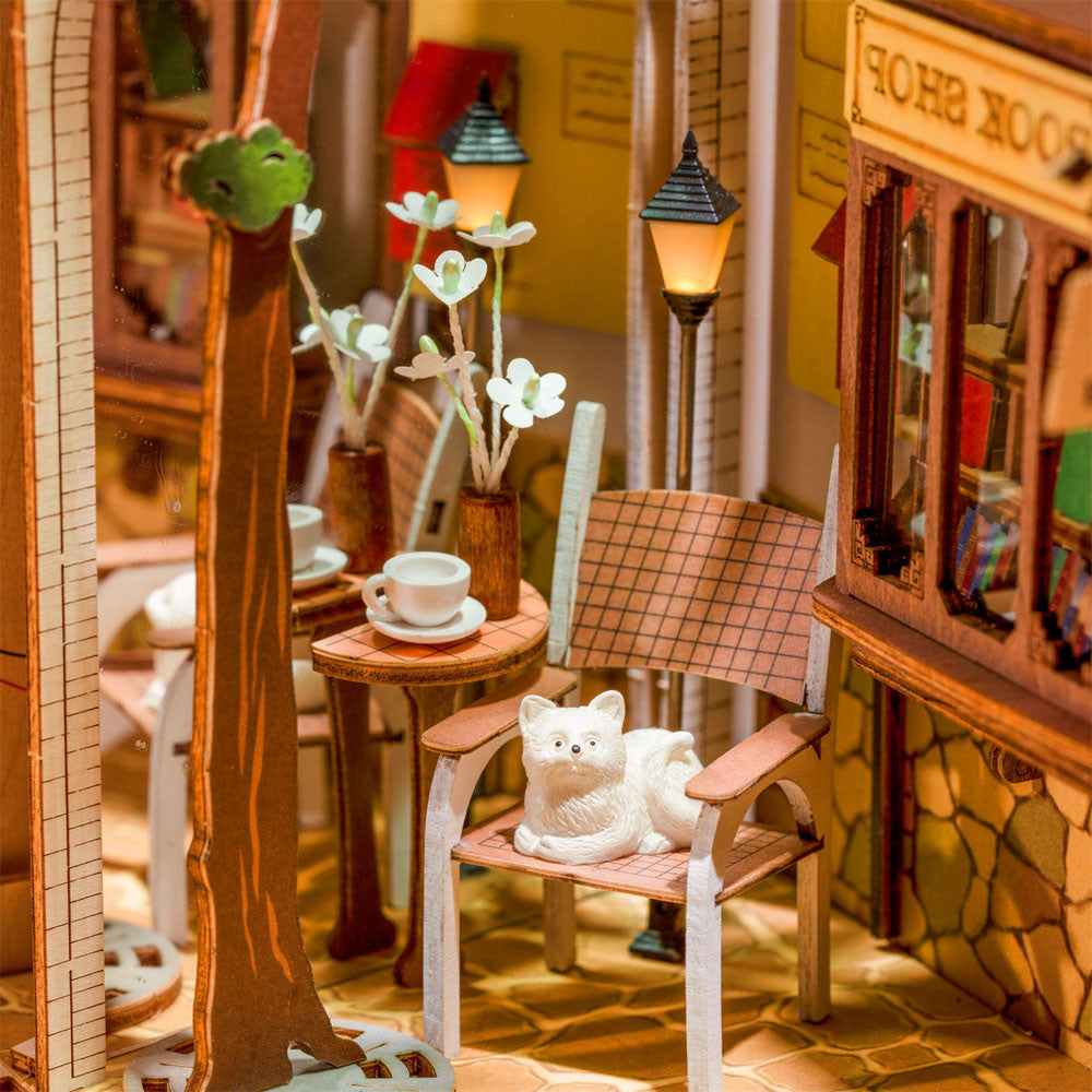 Serre-Livres Diorama Ville Ensoleillée à Construire - Objet Déco Original
