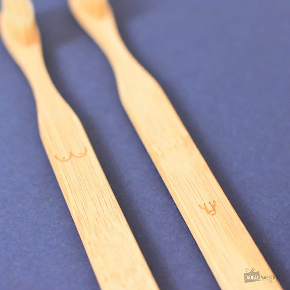 Set de Brosses à Dents Nudistes en Bambou (x2) - Accessoire Salle de Bain Originaux Kikkerland
