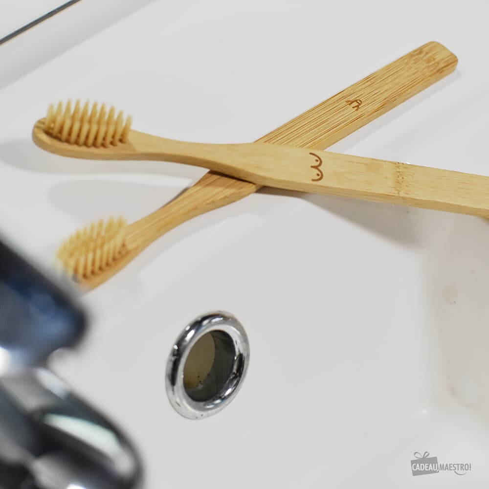 Set de Brosses à Dents Nudistes en Bambou (x2) - Accessoire Salle de Bain Originaux
