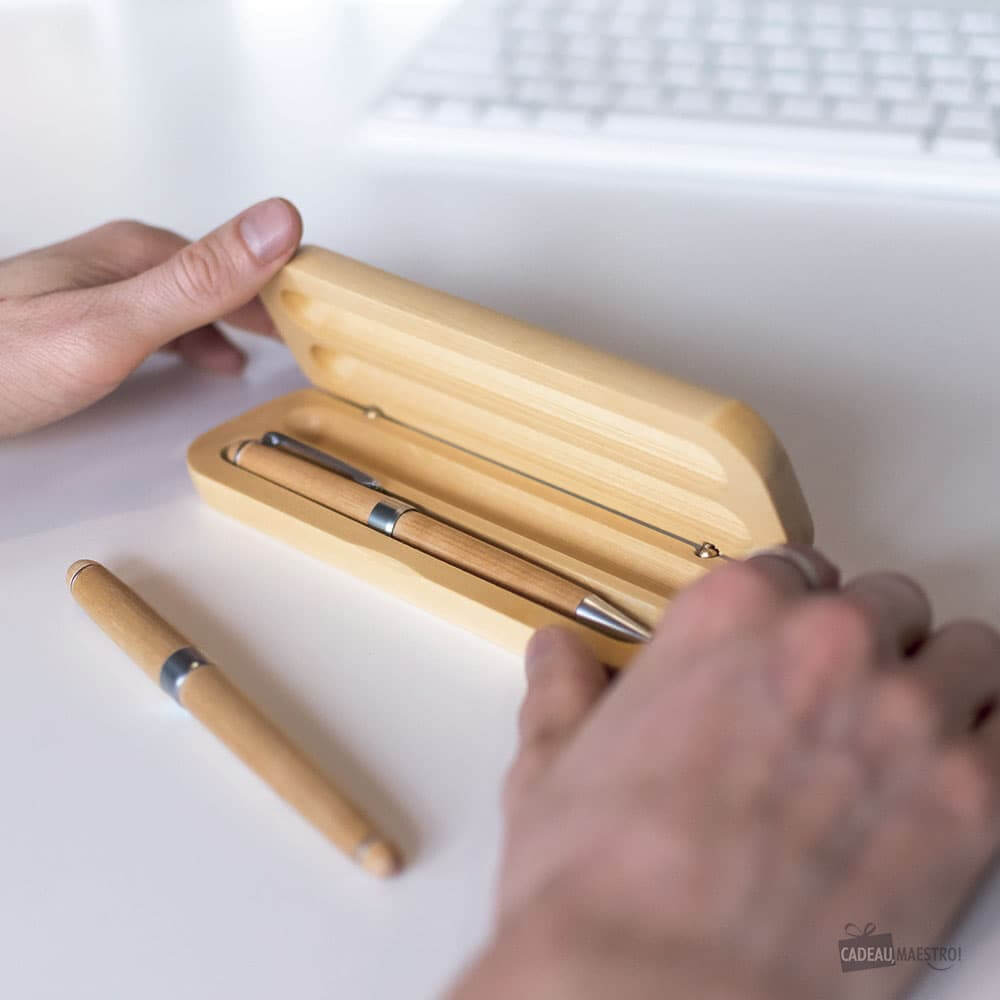 Set Écriture en Bois Prénom à Personnaliser - Stylo Personnalisé CadoMaestro