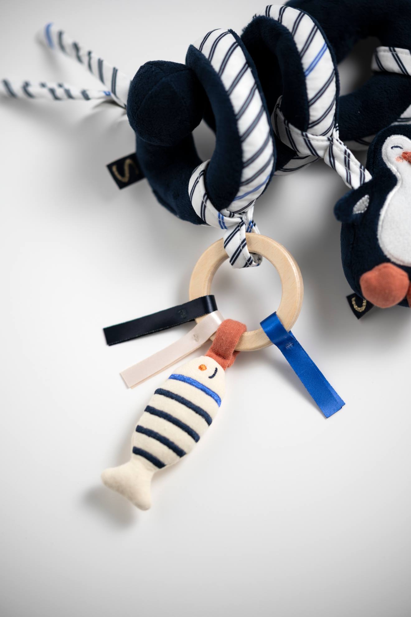 Spirale d'activités pingouin en velours - baby sailor bleu