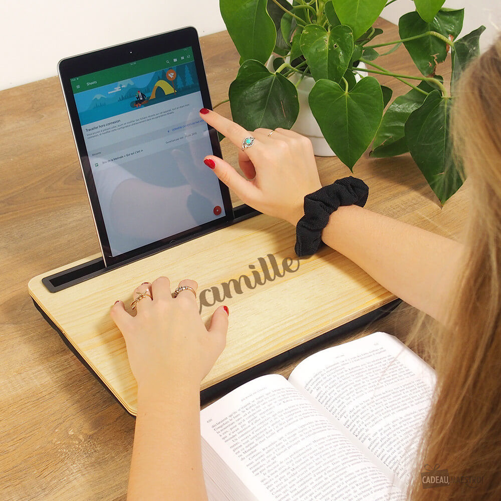 Support Tablette Microbilles Prénom à Personnaliser - Fourniture de Bureau Originale Kikkerland