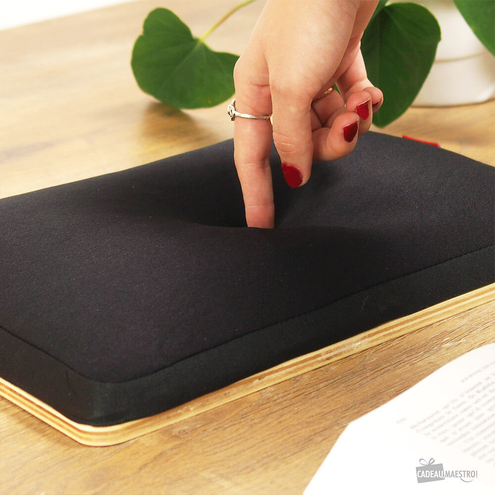 Support Tablette Microbilles Prénom à Personnaliser - Fourniture de Bureau Originale Kikkerland
