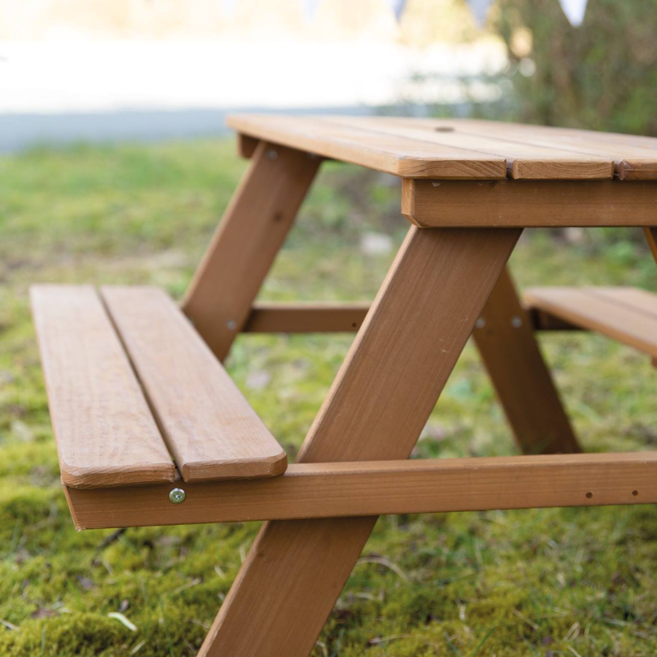 Table pique-nique en bois massif 4 places + 2 coussins teck / motif étoiles