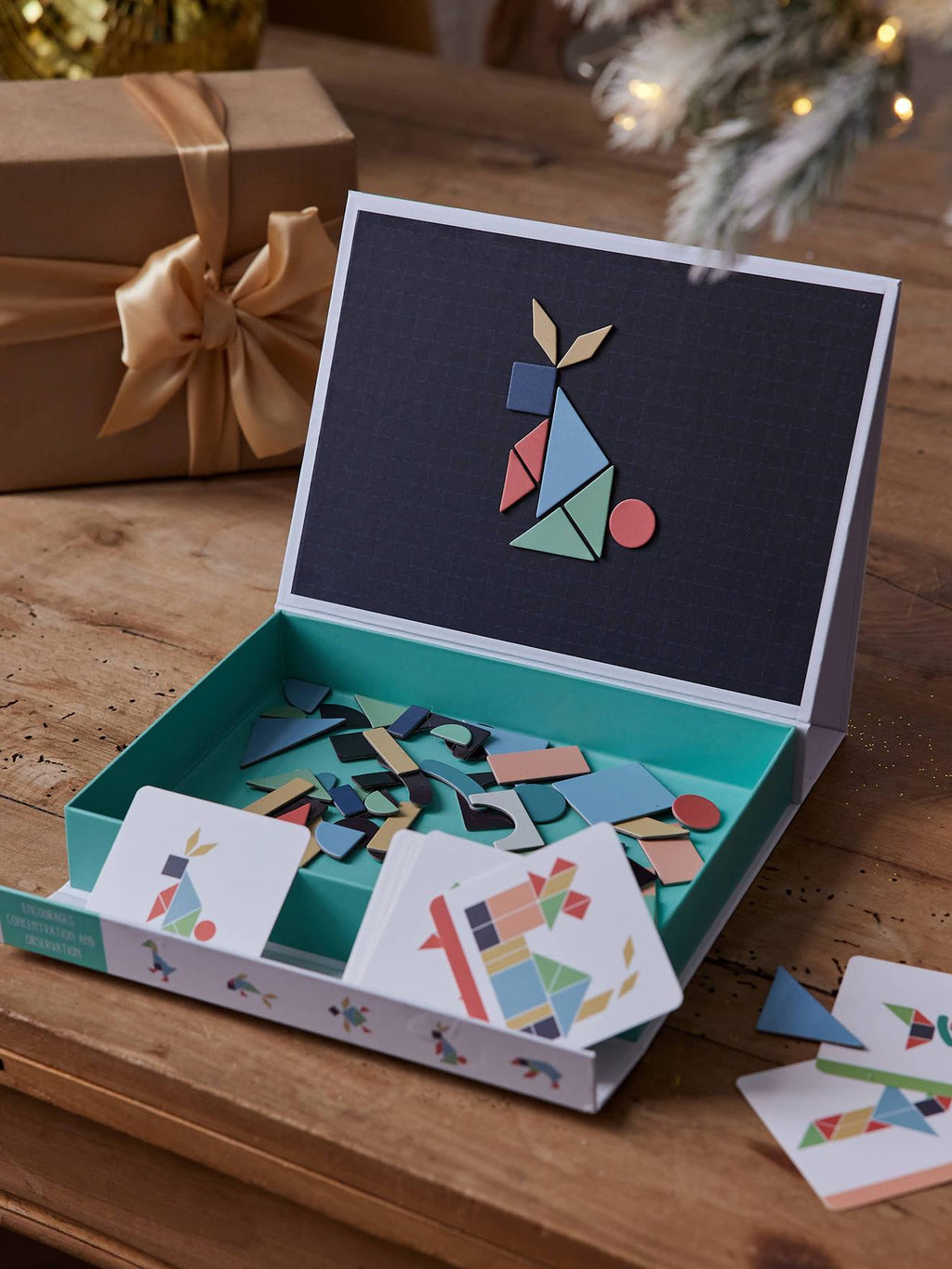 Tangram magnétique multicolore