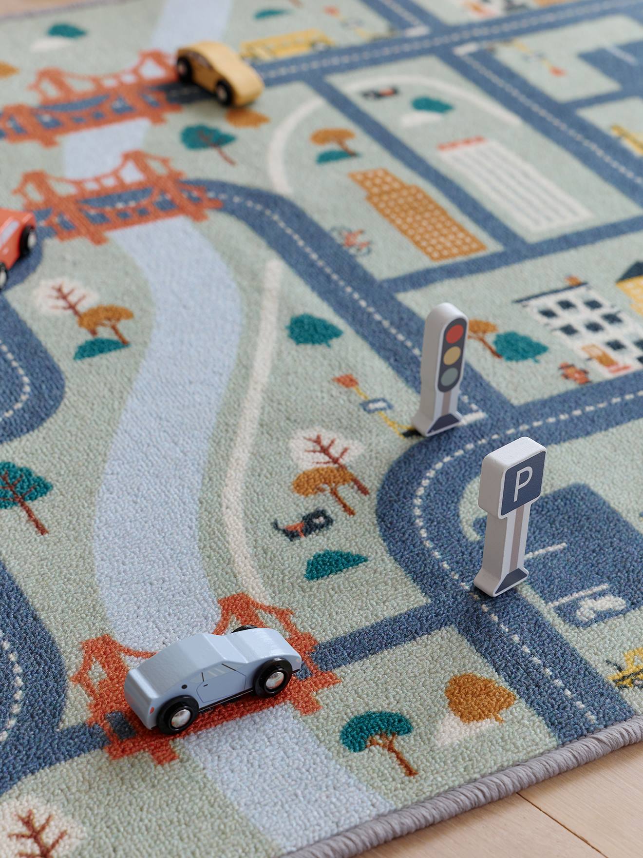 Tapis circuit avec accessoires en bois FSC vert