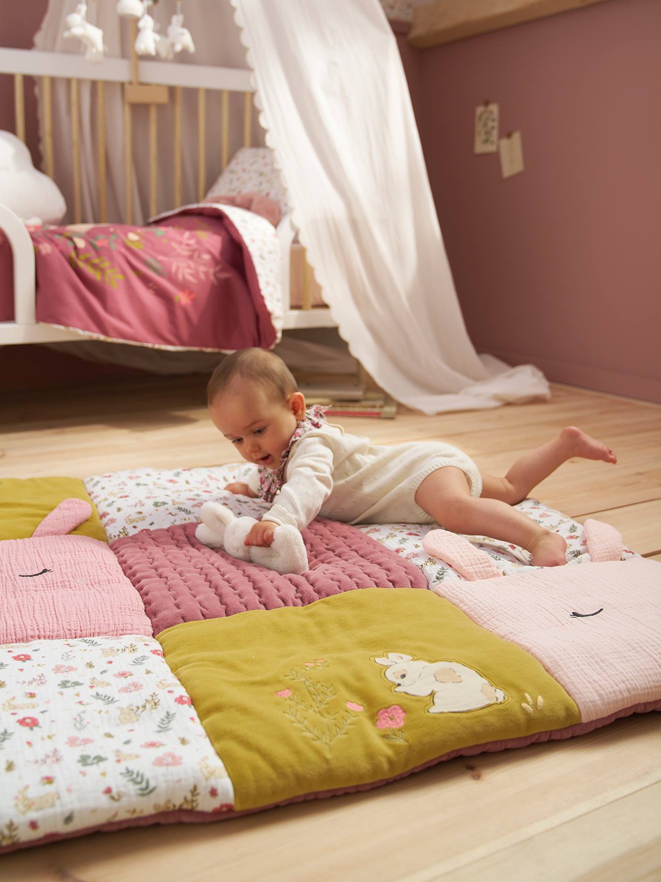 Tapis de sol / fond de parc patchwork lapin enchanté vieux rose