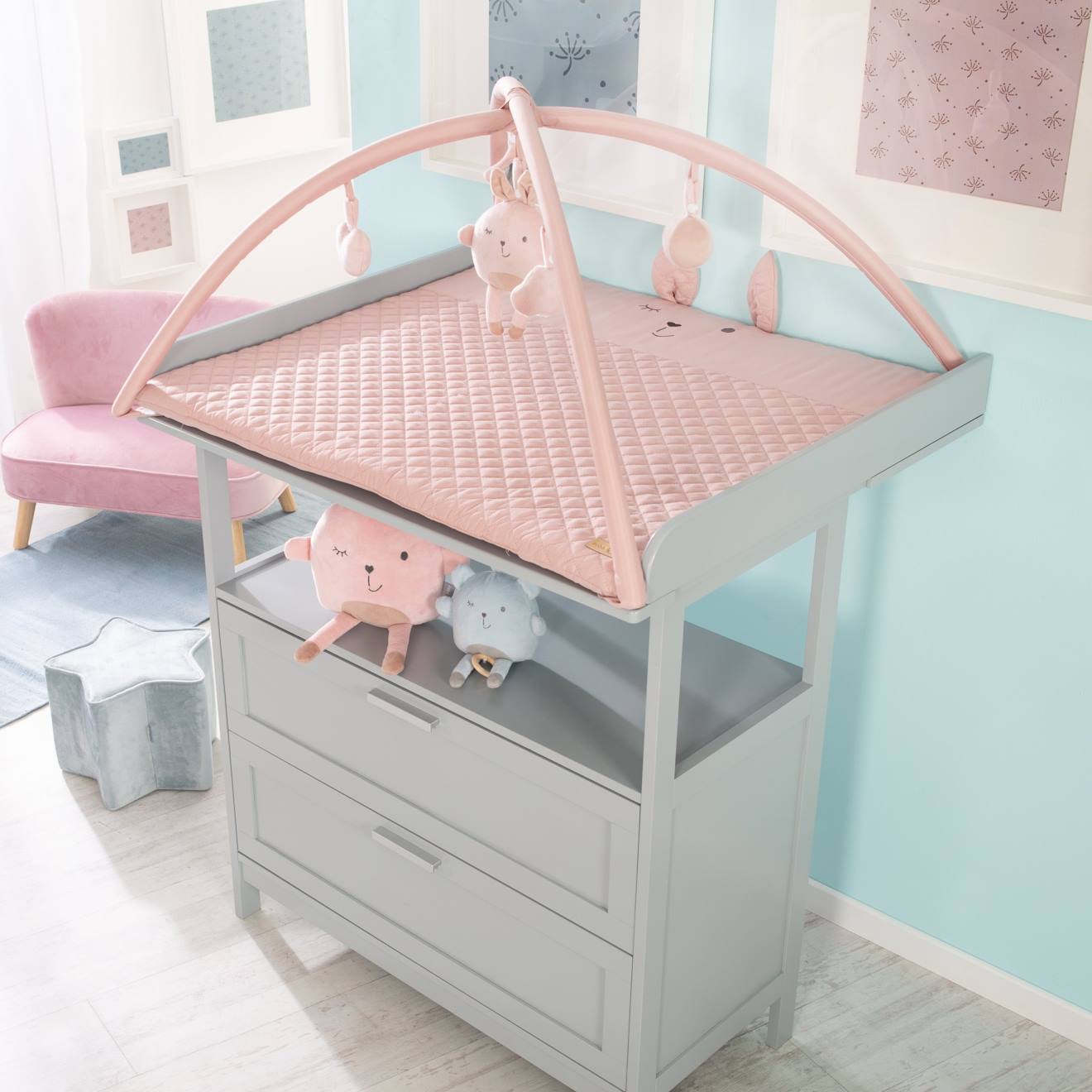 Tapis d'éveil avec arches et 5 jouets suspendus Roba style rose - lapin lily