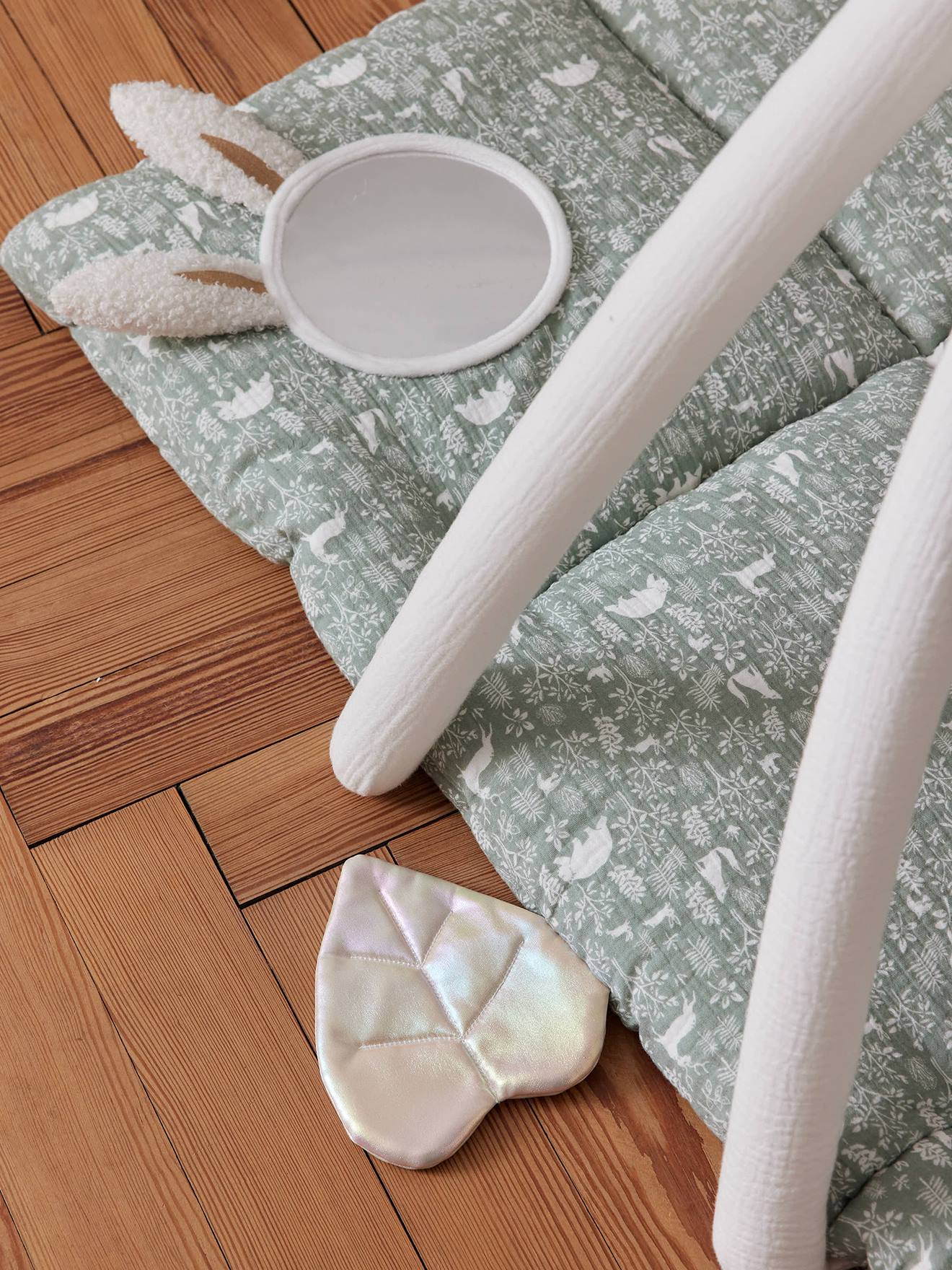 Tapis d'éveil en gaze de coton dans les bois