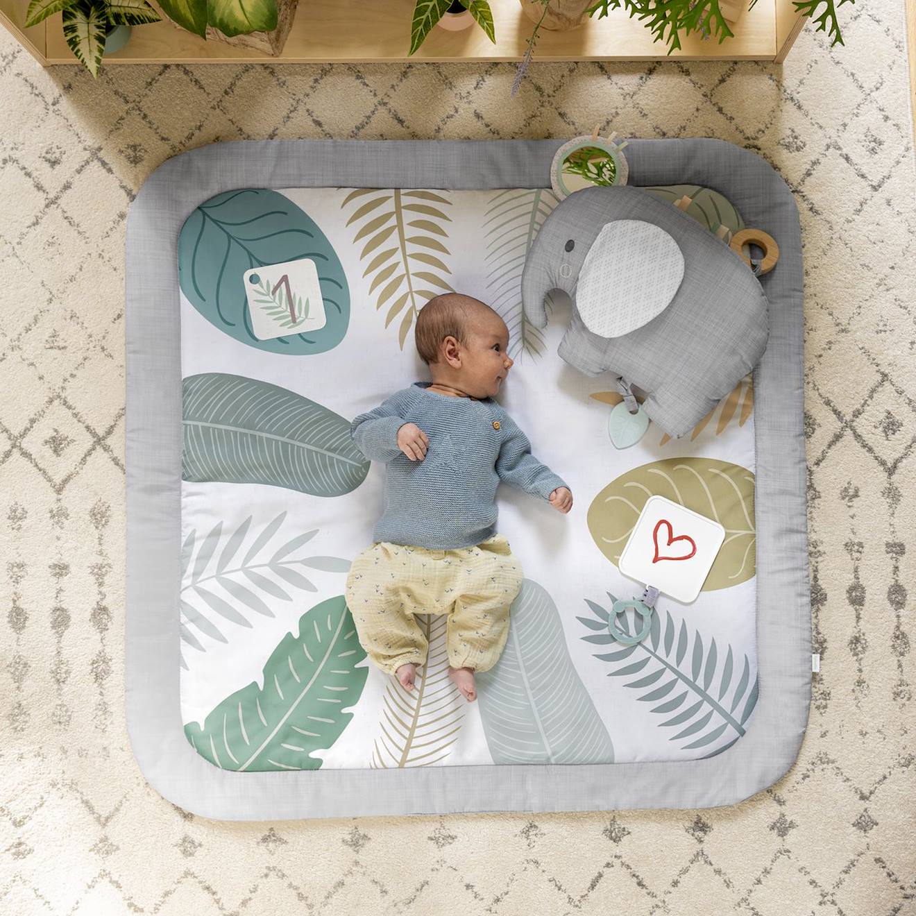 Tapis d'éveil petit éléphant blanc, gris, vert d'eau