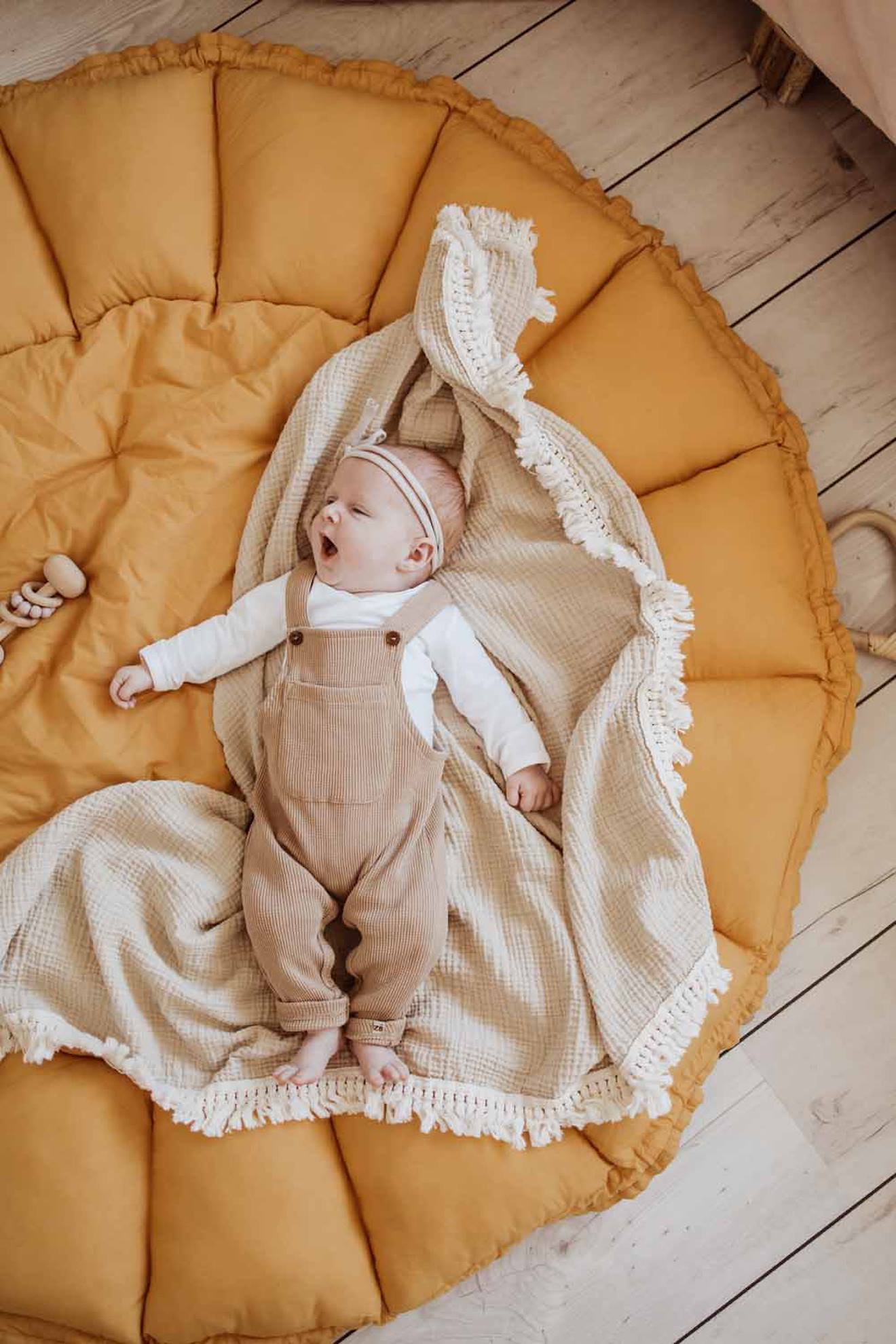 Tapis d'éveil & sac à jouets 3 en 1 bloom en coton jaune moutarde