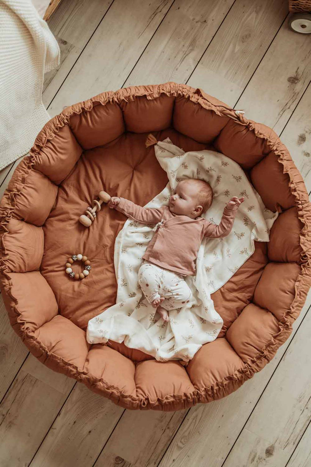 Tapis d'éveil & sac à jouets 3 en 1 bloom en coton marron foncé